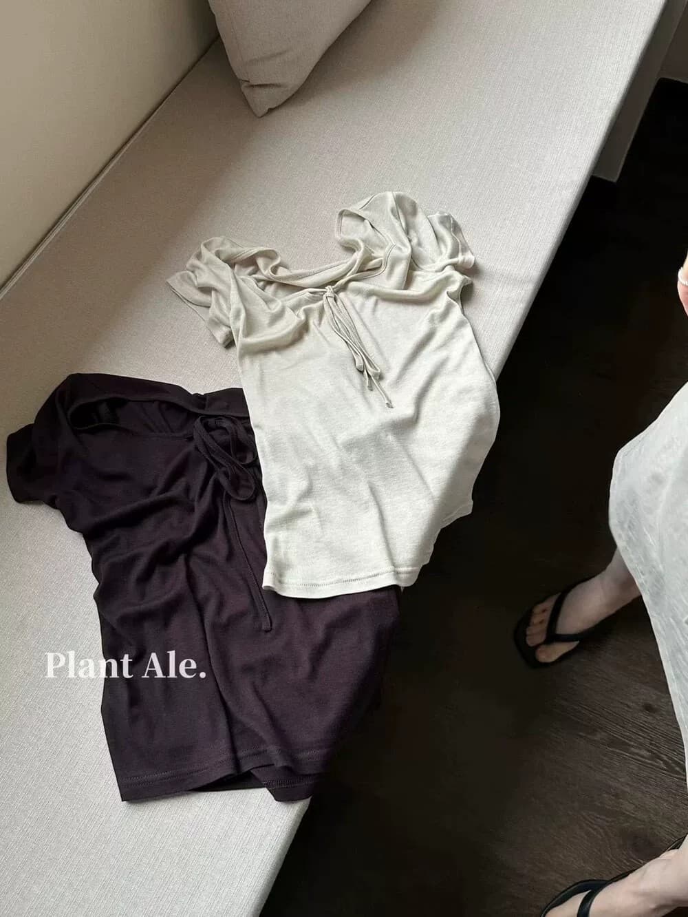 2026 여름 새로운 세련된 편안함 라이 경기 서울 주간 실크 레이스업 V넥 반팔 티셔츠 여성 셔츠 상세 이미지 13