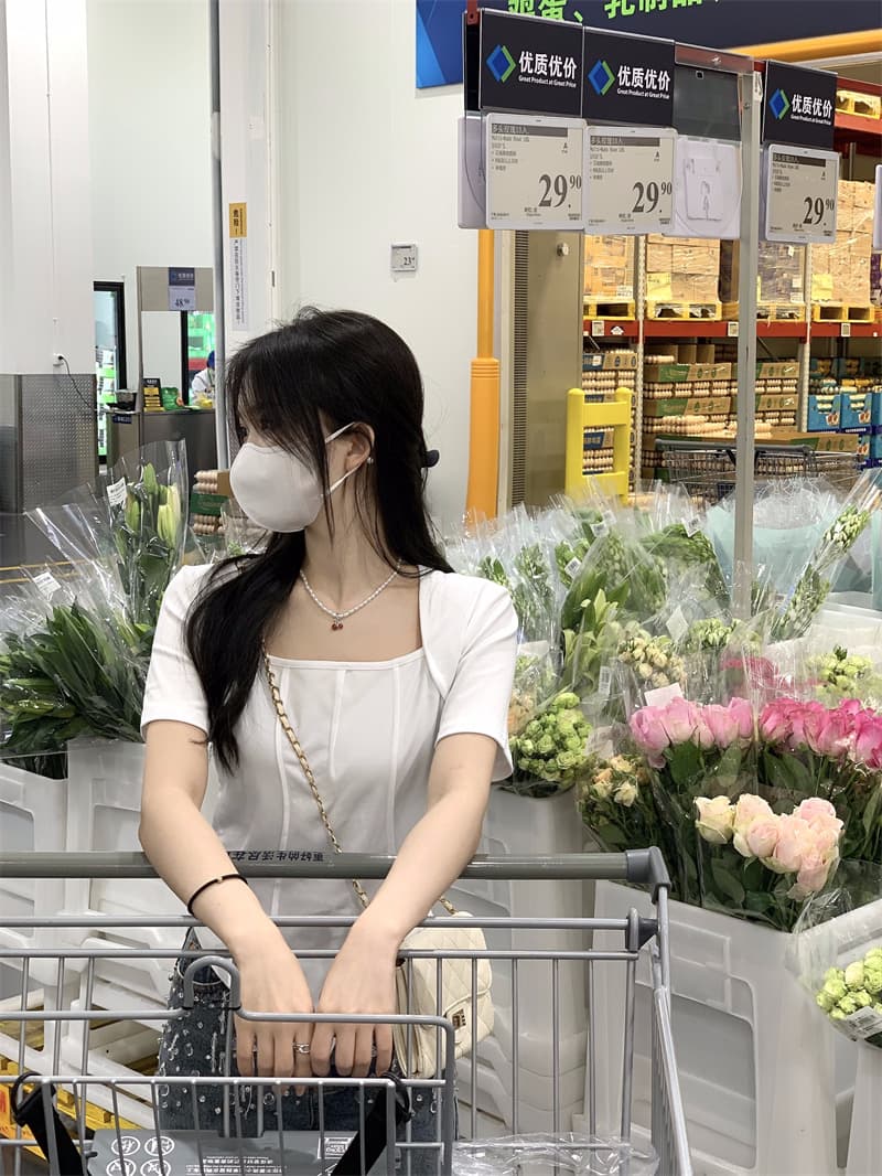 검정색 광장 칼라 긍정적 인 어깨 반팔 티셔츠 여성 여름 디자인 센스 작은 대중 핫걸 슬림해 보이는 불규칙 맨위 상세 이미지 41