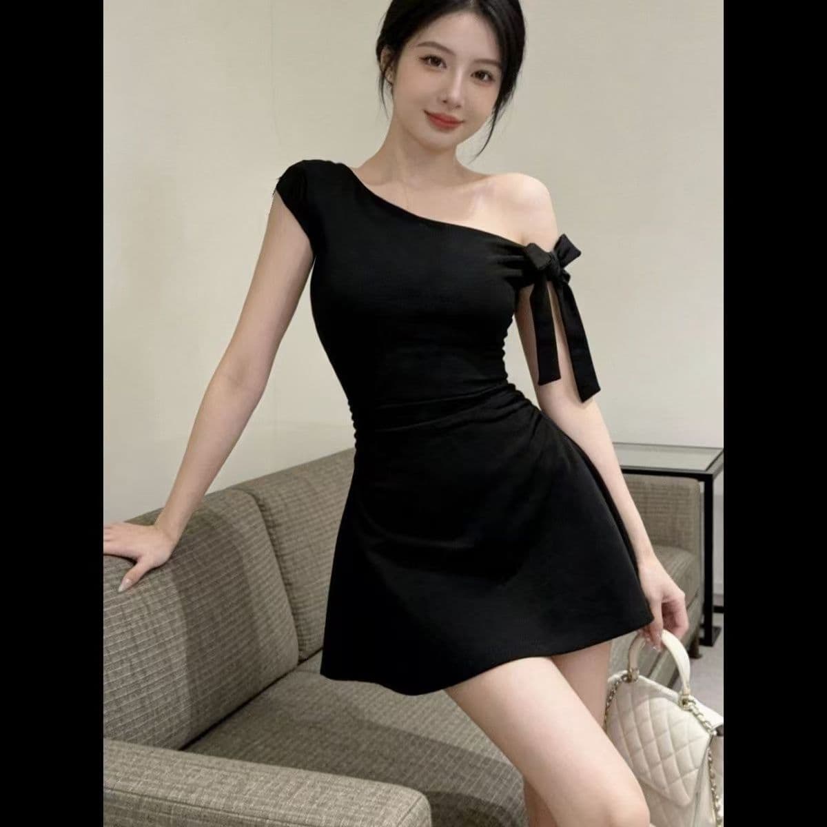 작은 검은 색 치마 반팔 여성 드레스 여름 외국 가스 슈퍼 요정 나비 매듭 스트랩 비스듬한 칼라 오프숄더 미니 스커트 슬림해 보이는 몸매 가꾸기 상세 이미지 1