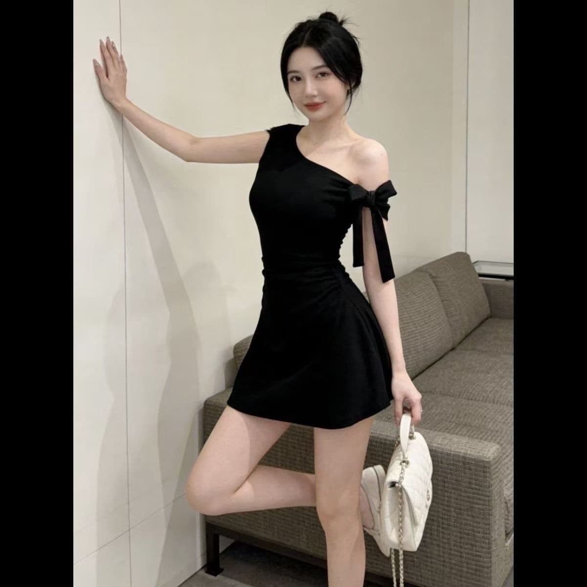 작은 검은 색 치마 반팔 여성 드레스 여름 외국 가스 슈퍼 요정 나비 매듭 스트랩 비스듬한 칼라 오프숄더 미니 스커트 슬림해 보이는 몸매 가꾸기 상세 이미지 2