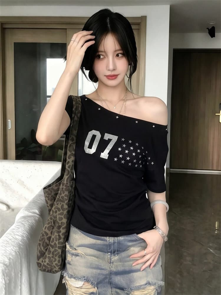 검정색 오프숄더 반팔 티셔츠 여성 여름 2026 새로운 동정 쇄골 오프숄더 프린트 몸매 가꾸기 슬림해 보이는 맨위 상세 이미지 6