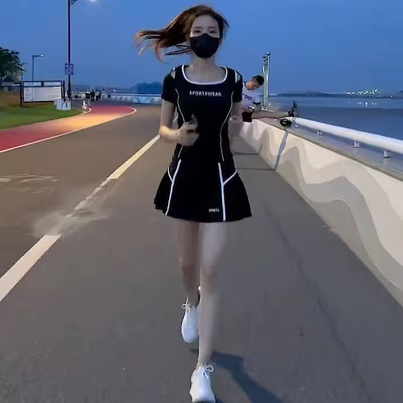 직공 울 미니 스커트 캐주얼 운동 바람 세트 여름 새로운 낮은 네크라인 러닝 서비스 반팔 투피스 세트 여성 의류 상세 이미지 2
