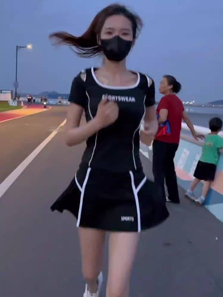 직공 울 미니 스커트 캐주얼 운동 바람 세트 여름 새로운 낮은 네크라인 러닝 서비스 반팔 투피스 세트 여성 의류 상세 이미지 7