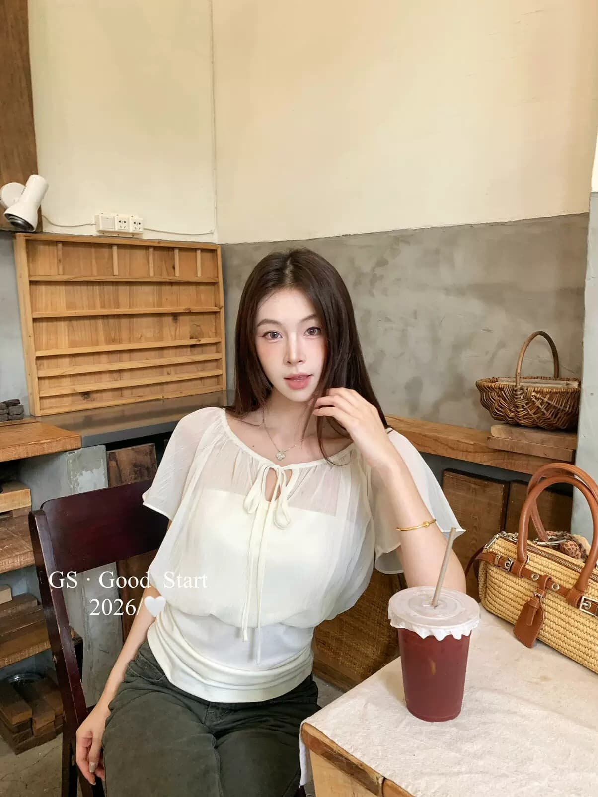한 부서 부드러운 달콤함 느긋한 새로운 슬림해 보이는 레이스업 느슨함 센스 디자인 반팔 티셔츠 맨위 여름 품격 상세 이미지 20