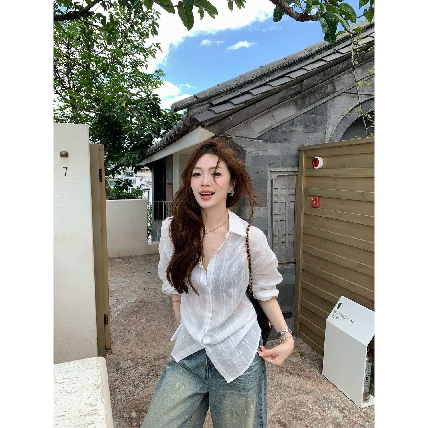 화이트 오래된 돈 바람 질감 센스 루즈핏 세로 줄무늬 화이트 여성 셔츠 한국 스타일 얇고 가벼운 긴팔 셔츠 ins 상세 이미지 1