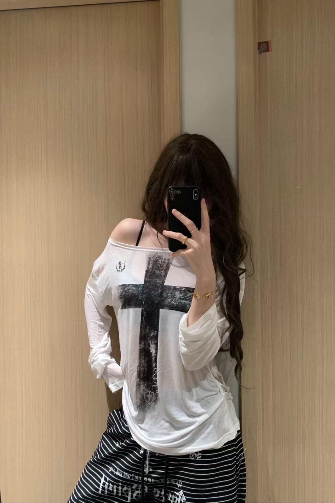 아메리칸 레트로 프린트 비스듬한 어깨 긴팔 티셔츠 여성 여름 루즈핏 Tulle 오프숄더 자외선 차단 핫걸 바람 블라우스 맨위 이미지 3