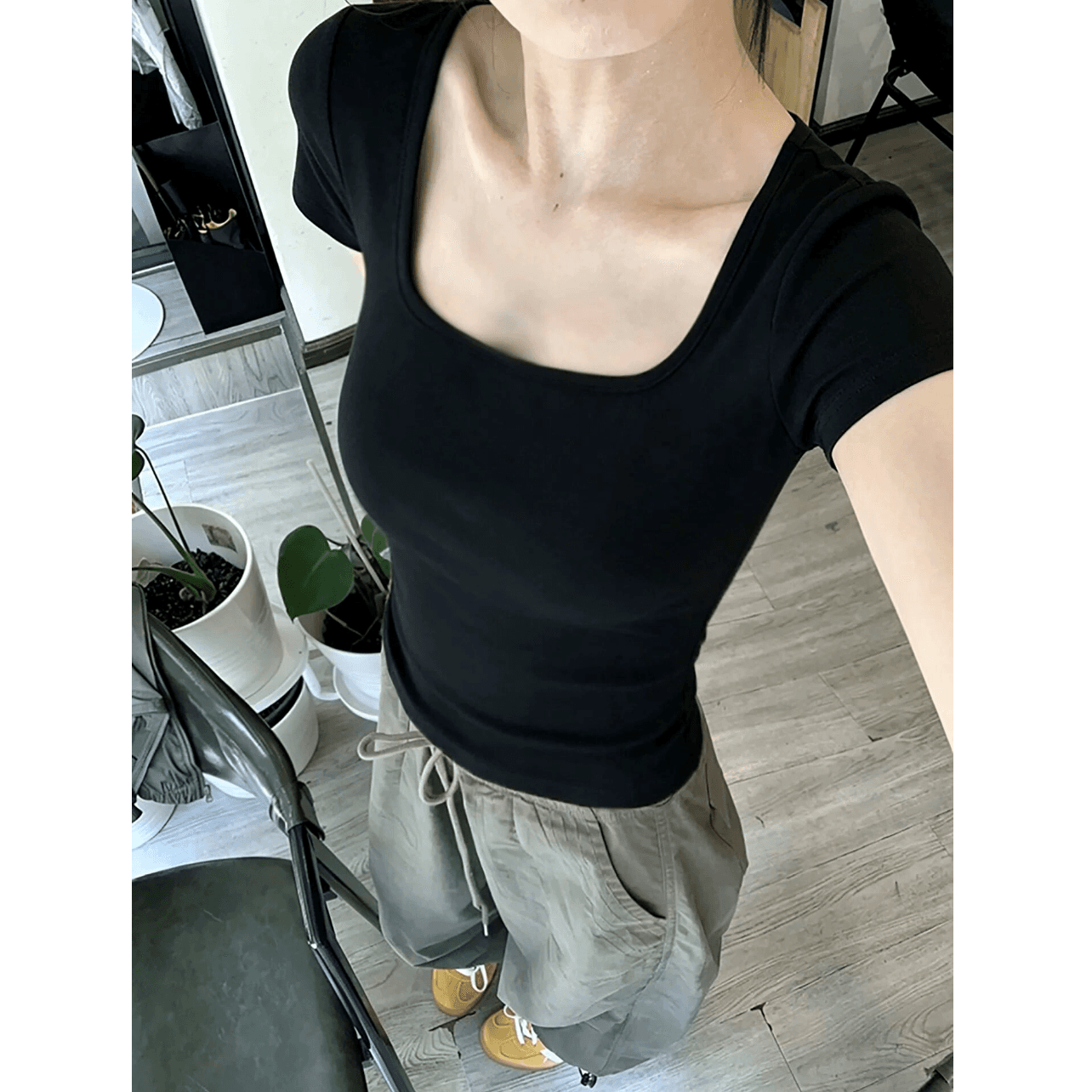 긍정적 인 어깨 u 칼라 회색 반팔 티셔츠 여성 2026 새로운 여름 아메리칸 핫걸 타이트 몸매 가꾸기 허리 수축 인사이드 잡아라. 의류 이미지 3