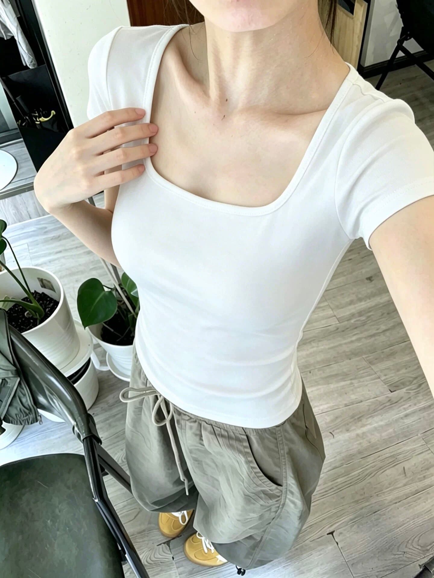 긍정적 인 어깨 u 칼라 회색 반팔 티셔츠 여성 2026 새로운 여름 아메리칸 핫걸 타이트 몸매 가꾸기 허리 수축 인사이드 잡아라. 의류 상세 이미지 5