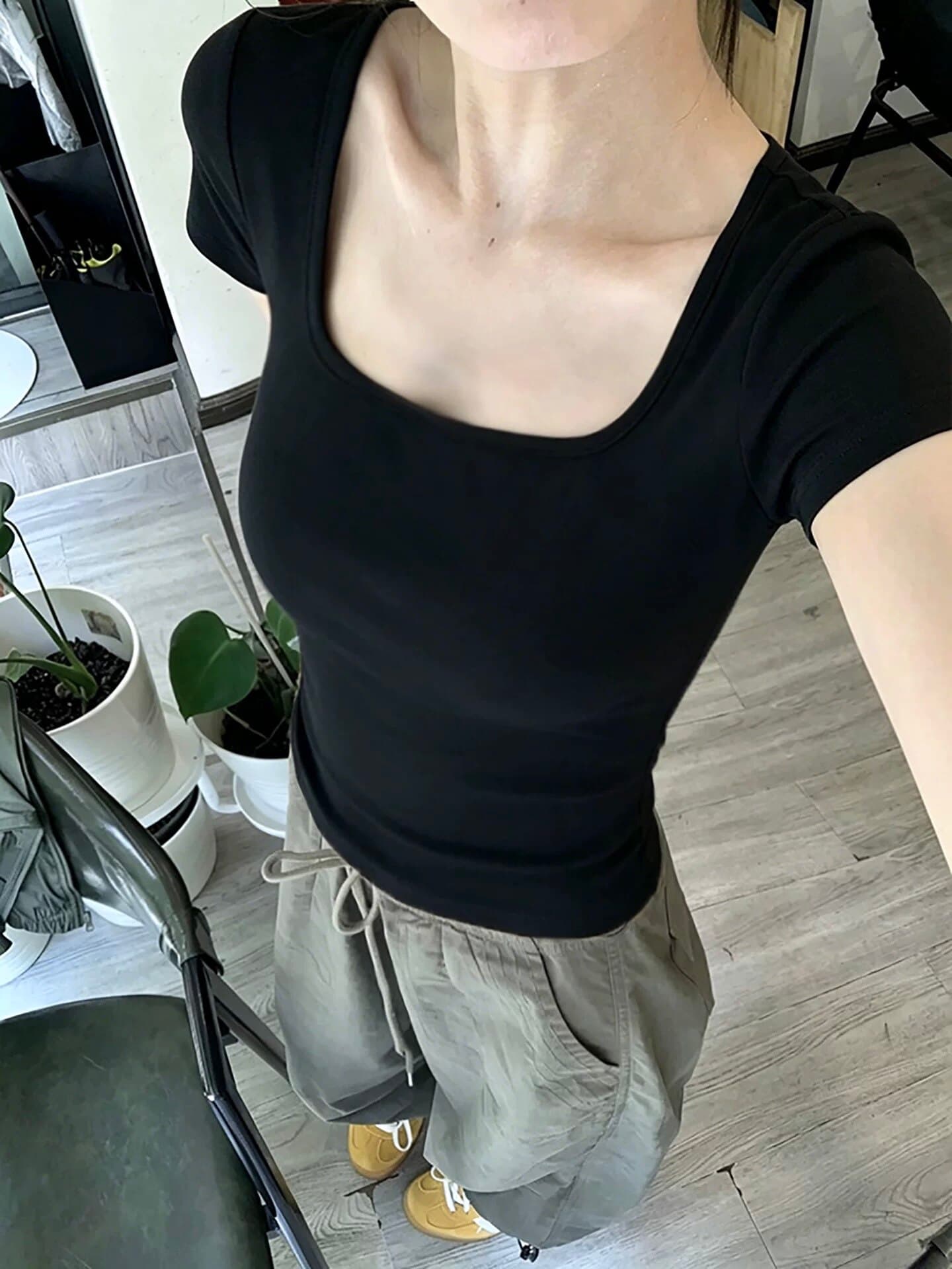 긍정적 인 어깨 u 칼라 회색 반팔 티셔츠 여성 2026 새로운 여름 아메리칸 핫걸 타이트 몸매 가꾸기 허리 수축 인사이드 잡아라. 의류 상세 이미지 6