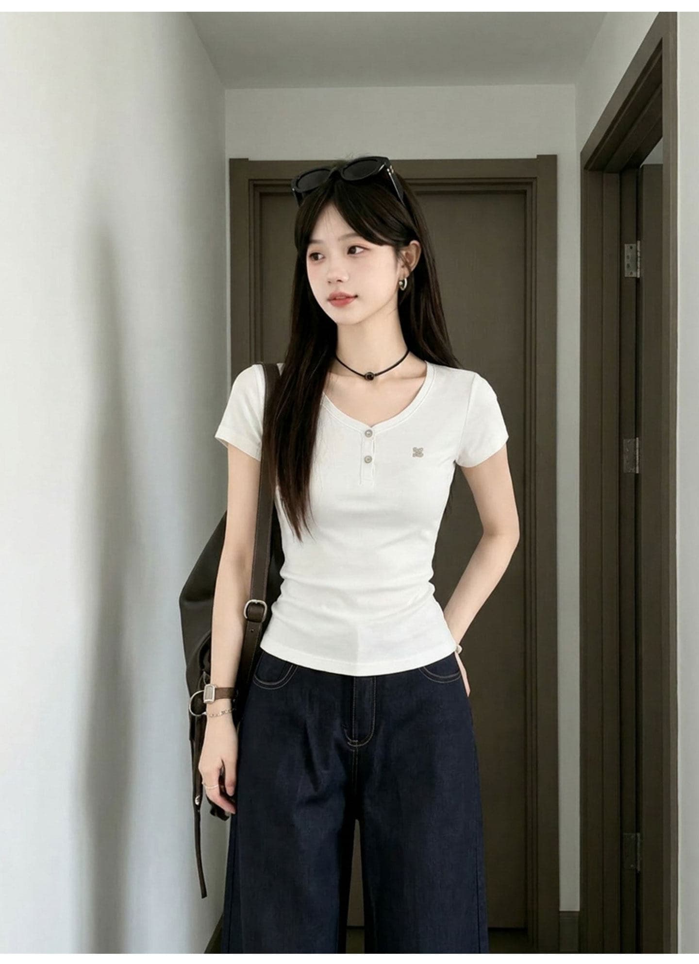 한 부서 화이트 V넥 긍정적 인 어깨 반팔 티셔츠 여성 여름 2026 새로운 디자인 센스 작은 대중 몸매 가꾸기 허리 수축 맨위 트렌디 상세 이미지 7