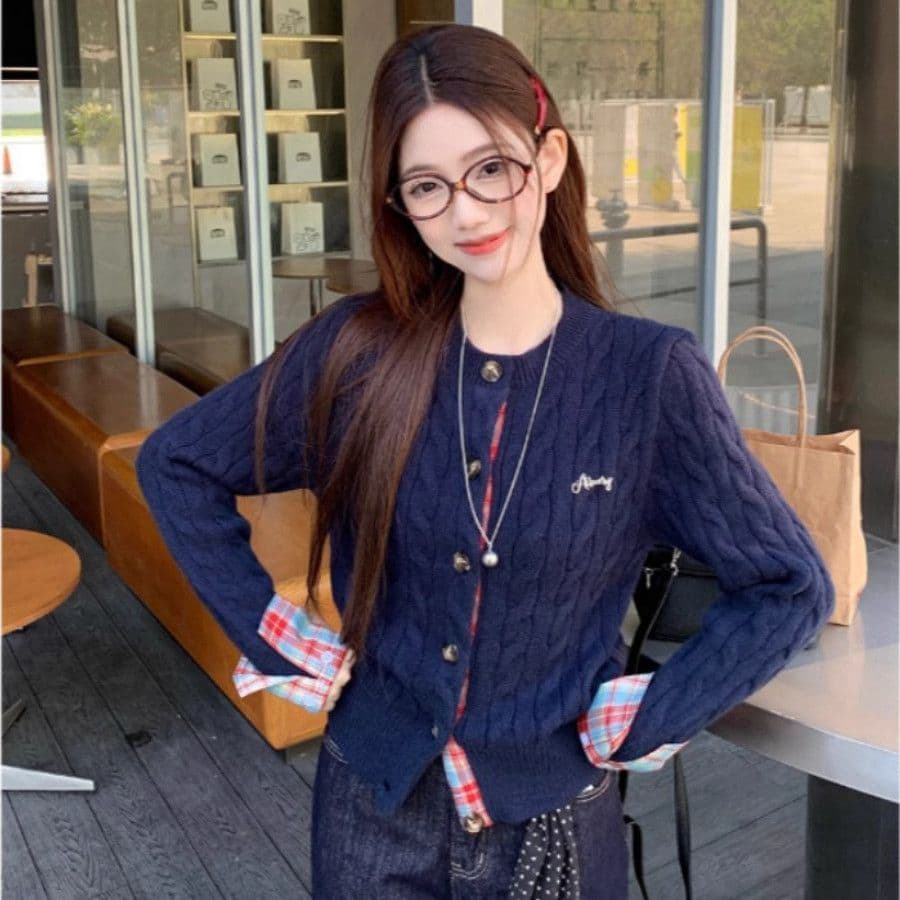 한 부서 학원 스타일 체크무늬 패치워크 커프스 꽈배기 니트 오픈 가디건 여성 겨울 새로운 고급 레트로 라운드 넥 스웨터 이미지 2