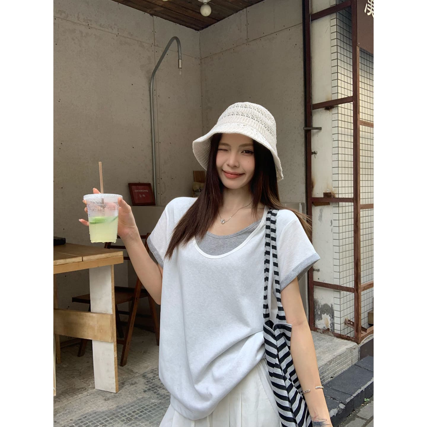 눈꽃 면 페이크 레이어드 V넥 반팔 티셔츠 여성 의류 한 부서 루즈핏 디자인 센스 작은 맨위 한국 대외 무역 이미지 3