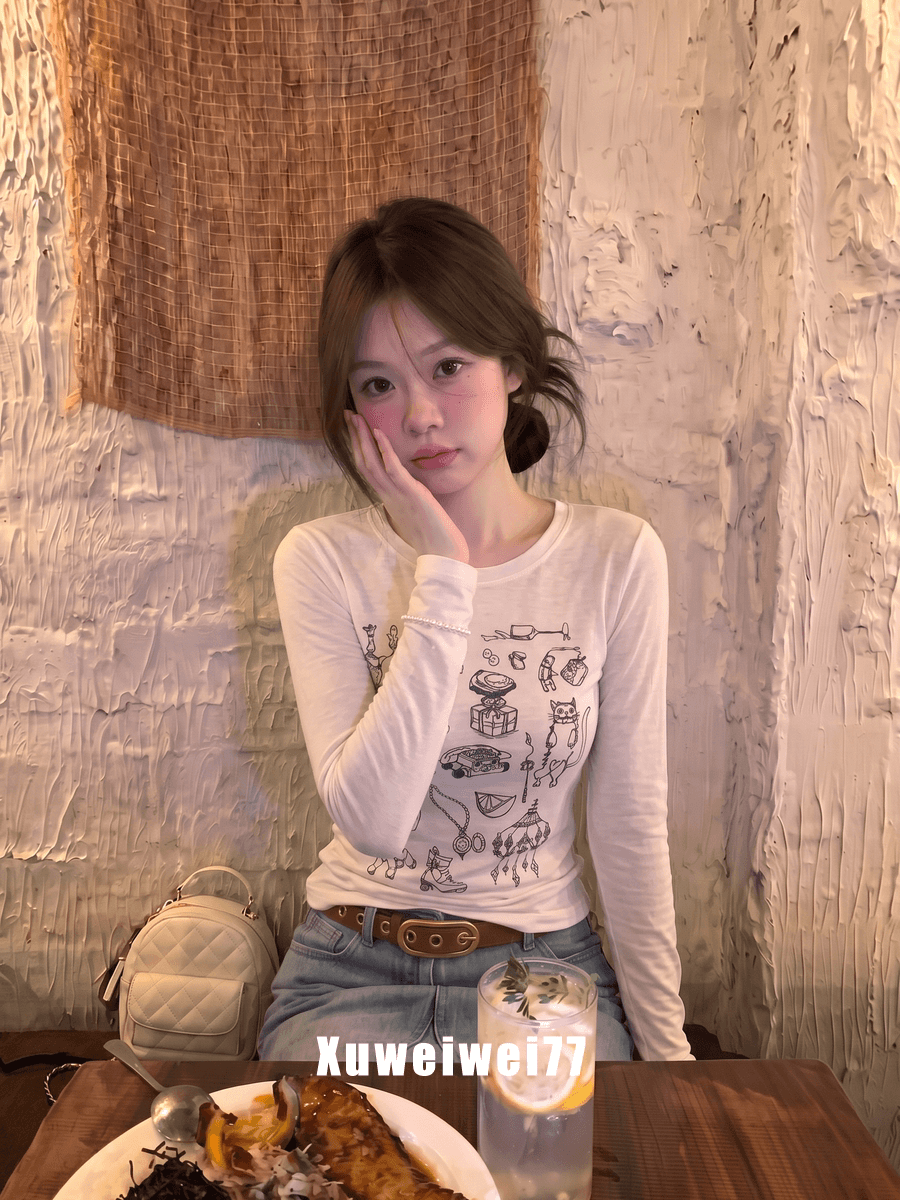 눈꽃 면 한 부서 레트로 수채화 낙서 프린트 긴팔 티셔츠 여성 얇은 스타일 몸매 가꾸기 슬림해 보이는 다용도 라운드 넥 맨위 상세 이미지 4