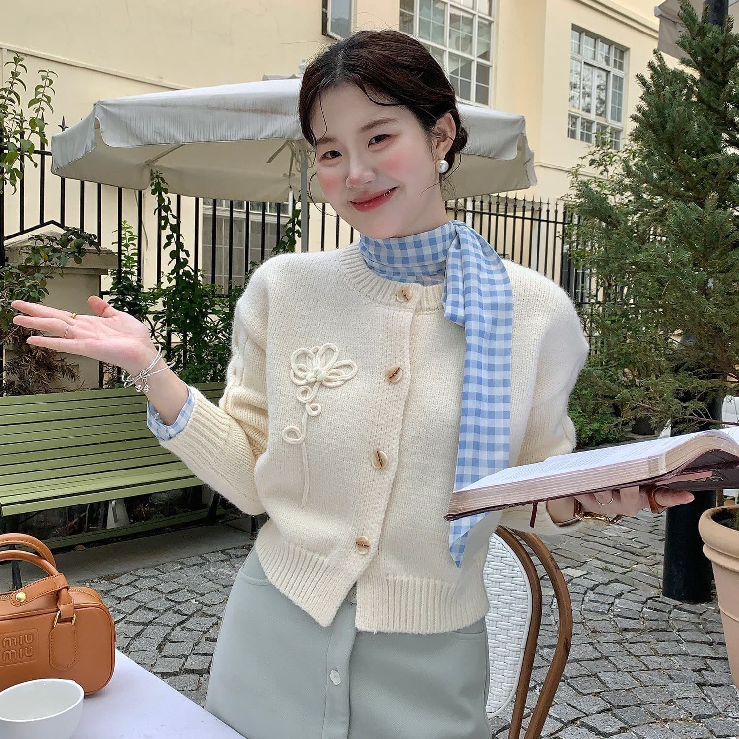 한국 스타일 다용도 블루 화이트 체크무늬 터틀넥 셔츠 슬림해 보이는 백 긴팔 여성 셔츠 나비 매듭 만나는 셔츠 몸매 가꾸기 표지 이미지 4