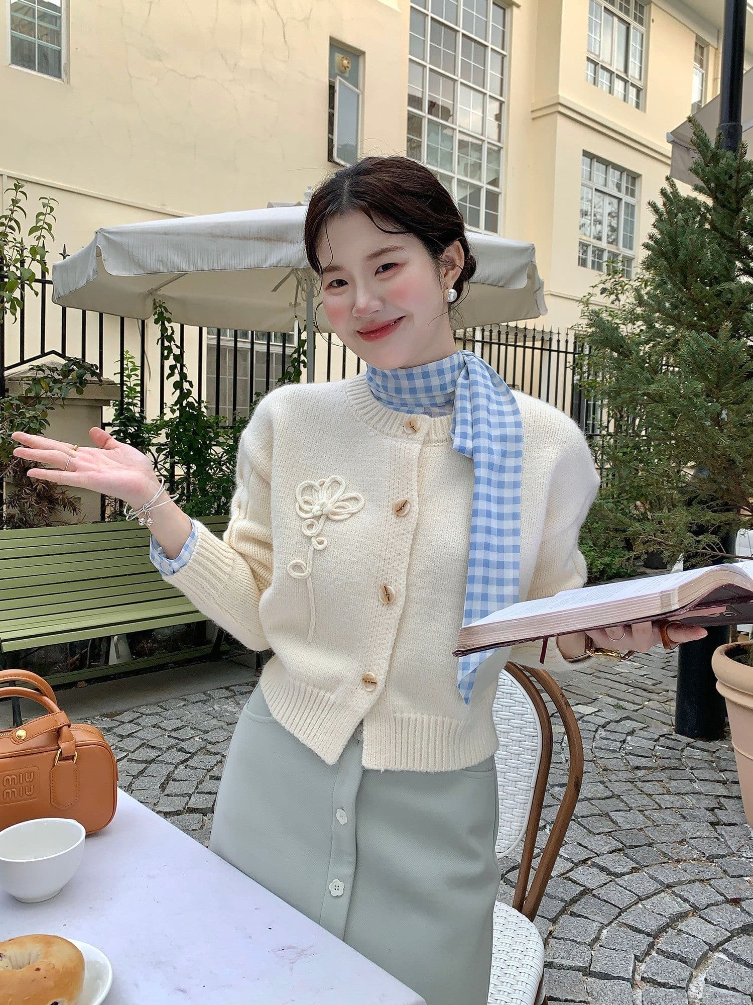 한국 스타일 다용도 블루 화이트 체크무늬 터틀넥 셔츠 슬림해 보이는 백 긴팔 여성 셔츠 나비 매듭 만나는 셔츠 몸매 가꾸기 표지 상세 이미지 4