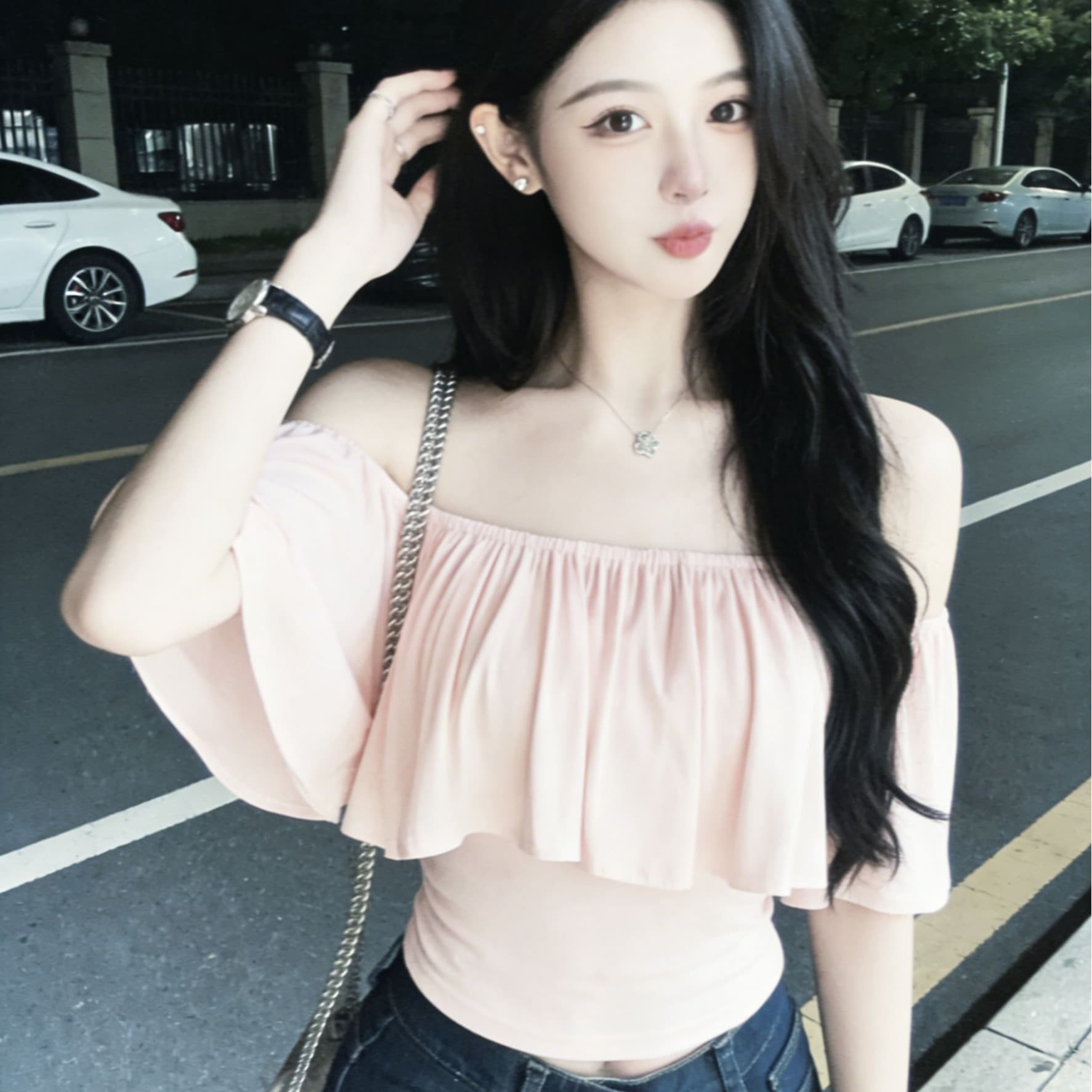 명문 여성 바람 섹시함 오프숄더 프릴 오프숄더 티셔츠 여성 여름 아름다운 핫걸 고급 센스 몸매 가꾸기 슬림해 보이는 맨위