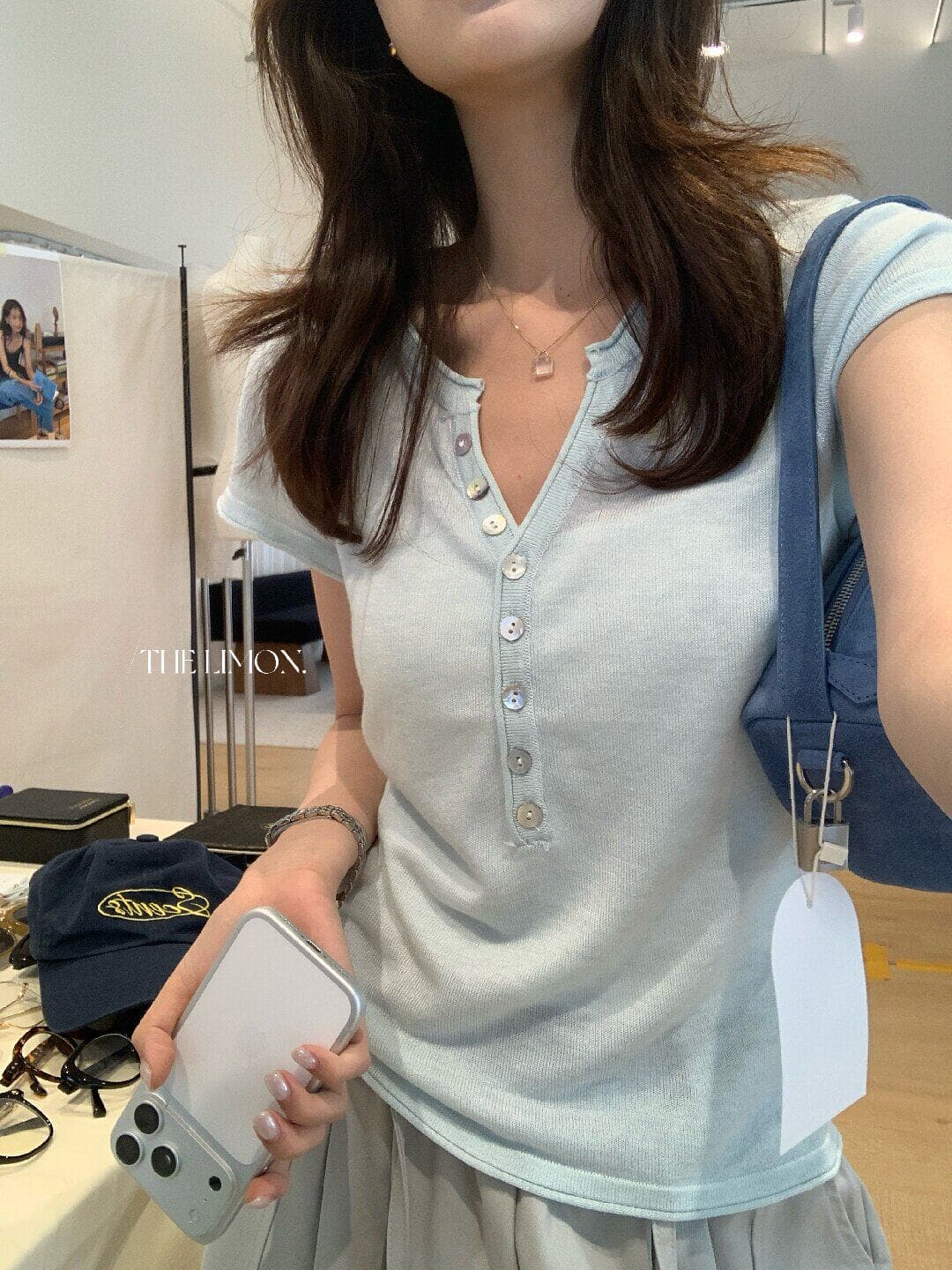 한 부서 반 개방 헨리 칼라 긍정적 인 어깨 얼음 실크 반팔 티셔츠 니트 스웨터 여성 여름 몸매 가꾸기 긍정적 인 어깨 작은 날다 소매 맨위
