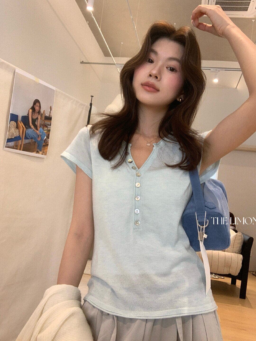 한 부서 반 개방 헨리 칼라 긍정적 인 어깨 얼음 실크 반팔 티셔츠 니트 스웨터 여성 여름 몸매 가꾸기 긍정적 인 어깨 작은 날다 소매 맨위 상세 이미지 8