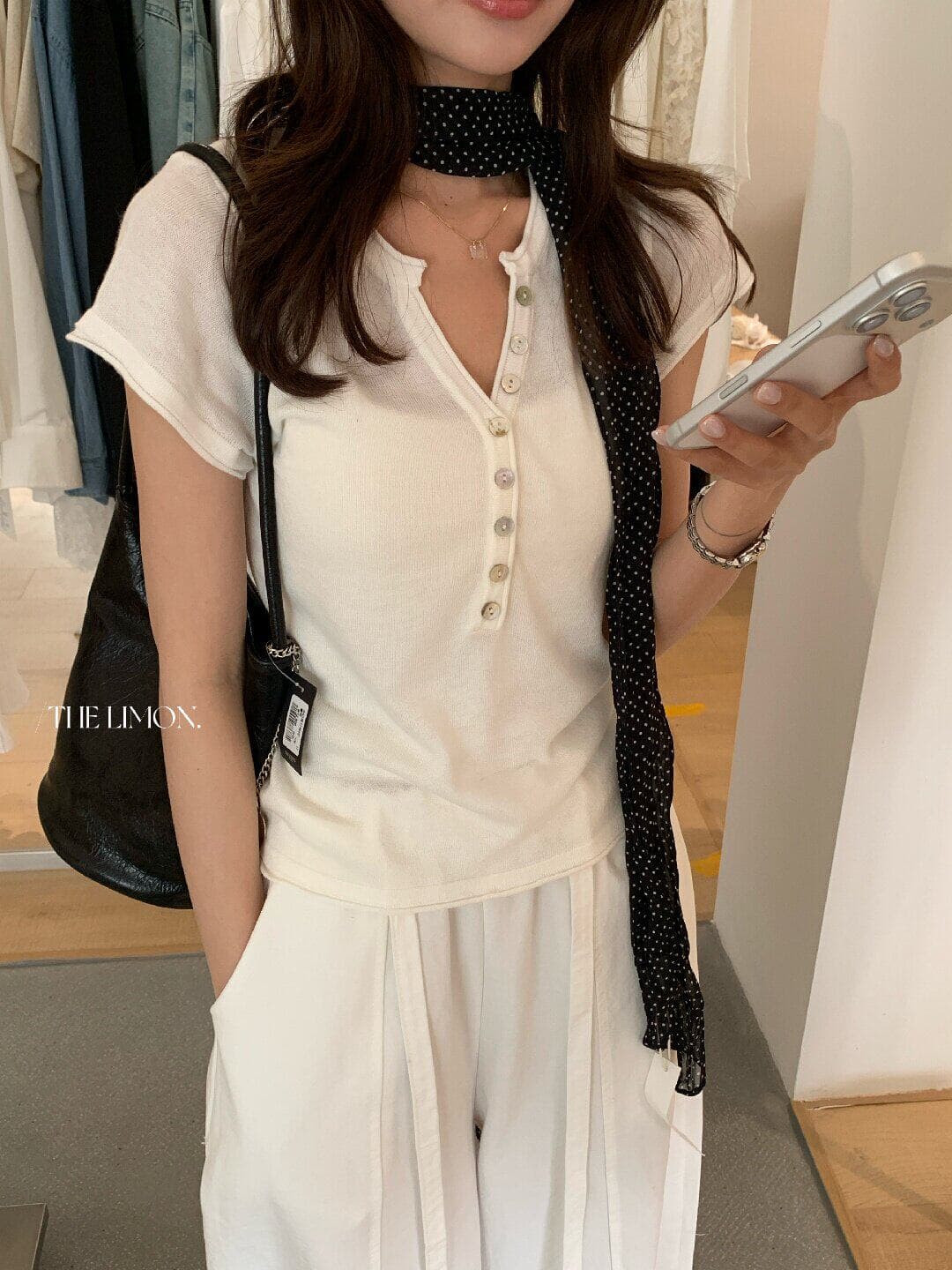 한 부서 반 개방 헨리 칼라 긍정적 인 어깨 얼음 실크 반팔 티셔츠 니트 스웨터 여성 여름 몸매 가꾸기 긍정적 인 어깨 작은 날다 소매 맨위 상세 이미지 12