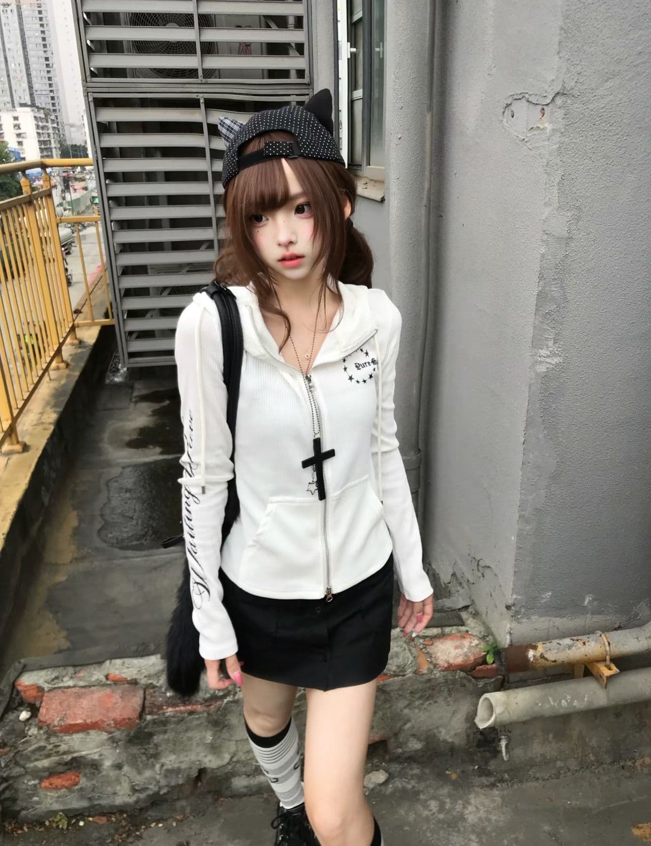 아메리칸 레트로 프린트 후드 티 스웨터 여성 이른 가을 폭발 몸매 가꾸기 달콤한 핫걸 오픈 가디건 쇼트 스타일 조수 브랜드 맨위 이미지 4