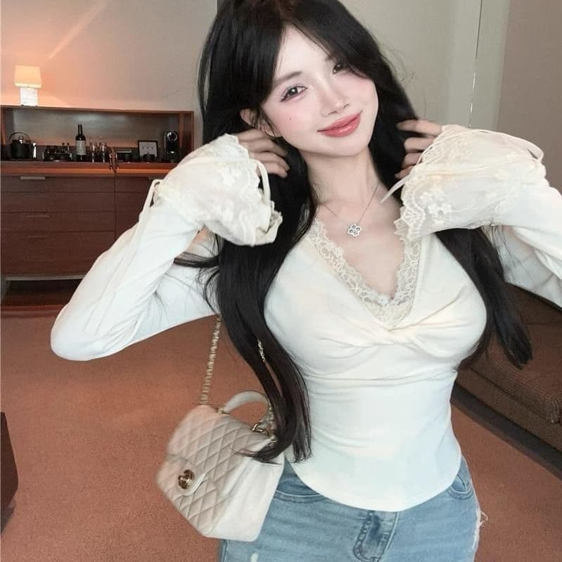 리브 De 플러시 레이스 조각 비틀림 V넥 긴팔 티셔츠 여성 나팔 소매 몸매 가꾸기 인사이드 가져 가라. 슬림해 보이는 기본 셔츠 이미지 3