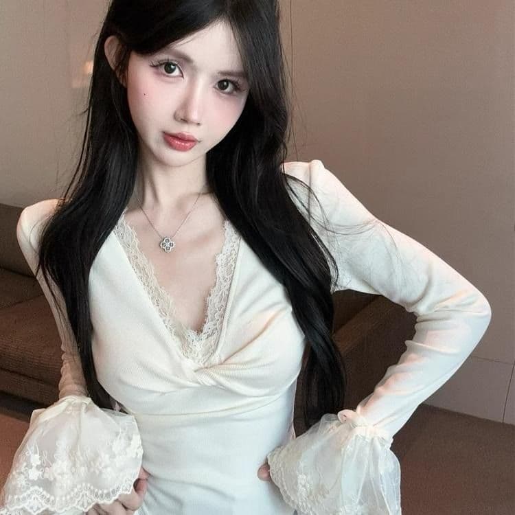 리브 De 플러시 레이스 조각 비틀림 V넥 긴팔 티셔츠 여성 나팔 소매 몸매 가꾸기 인사이드 가져 가라. 슬림해 보이는 기본 셔츠 이미지 4