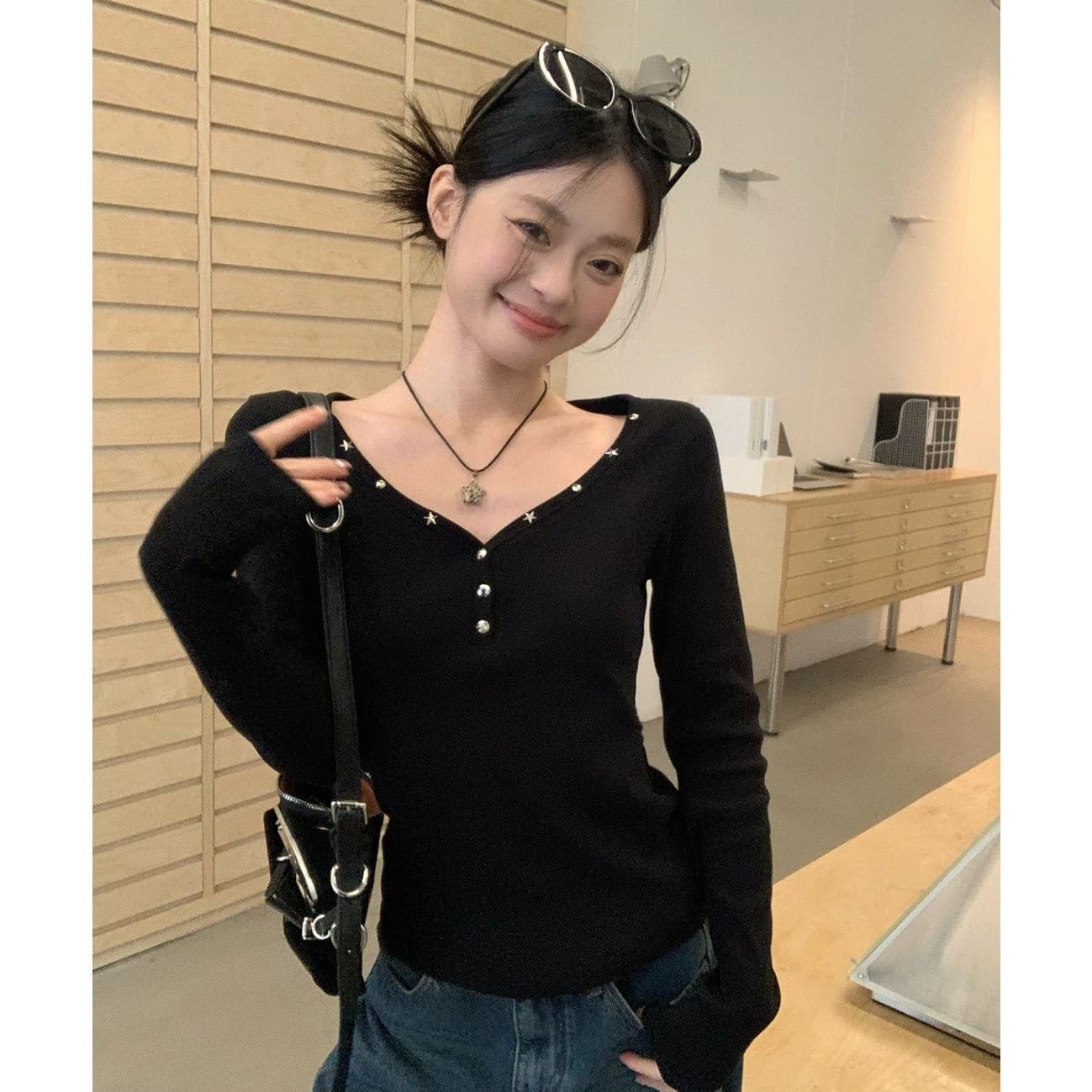 260 그램 사람들 면 빨간색 깊은 V 넥 기본 셔츠 여성 리우 딩 디자인 센스 몸매 가꾸기 긴팔 티셔츠 핫걸 허리 수축 맨위 이미지 4