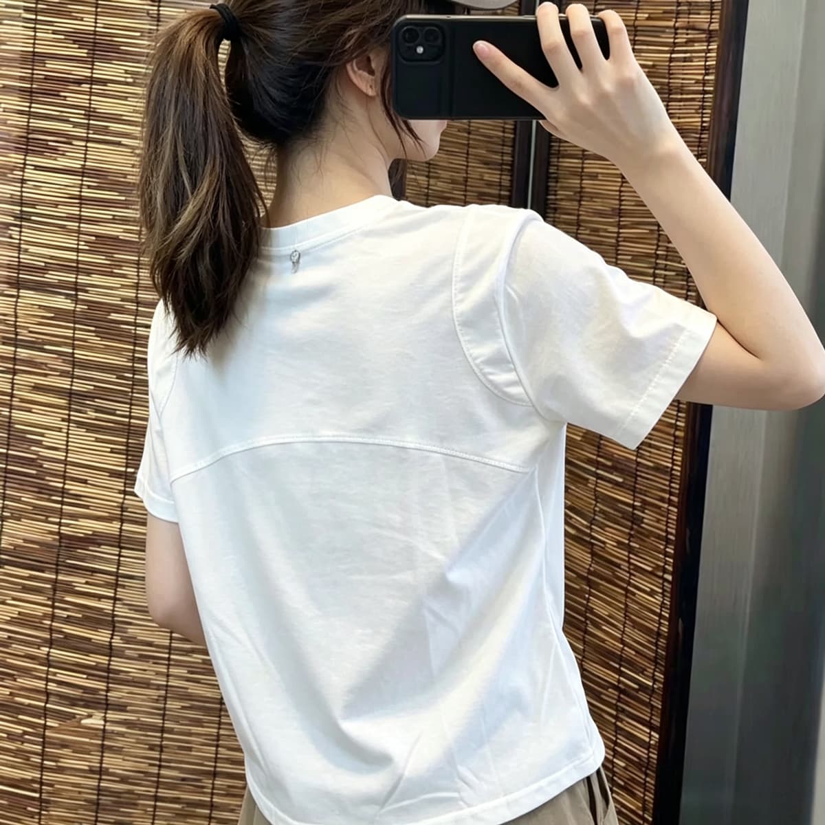 화이트 미니멀리즘 긍정적 인 어깨 라운드 넥 반팔 티셔츠 여성 여름 새로운 패션 루즈핏 다용도 캐주얼 슬림해 보이는 맨위 트렌디
