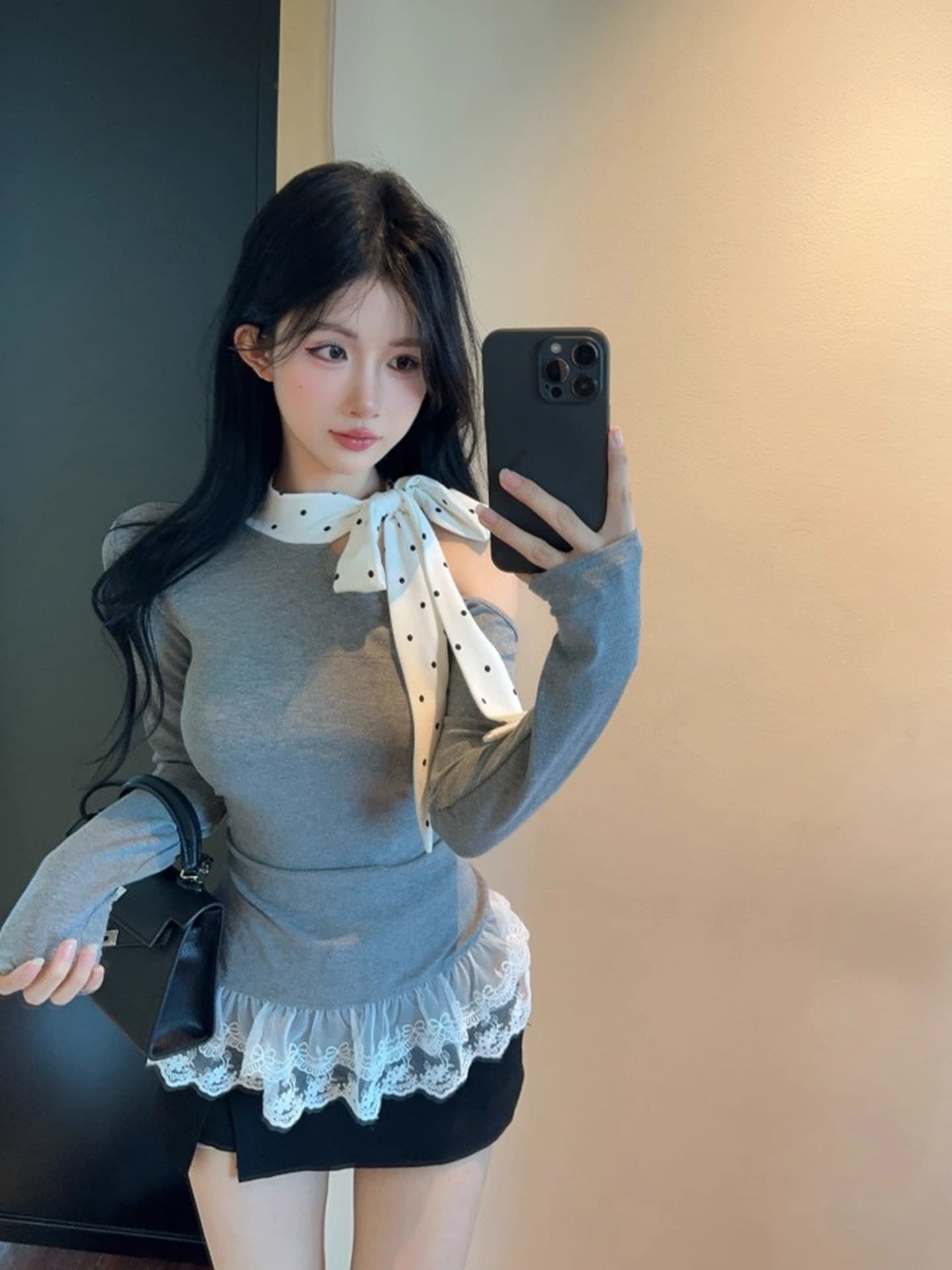 한 부서 오프숄더 도트 무늬 레이스업 긴팔 티셔츠 여성 가을 새로운 몸매 가꾸기 레이스 레이스 기본 셔츠 인사이드 잡아라. 의류
