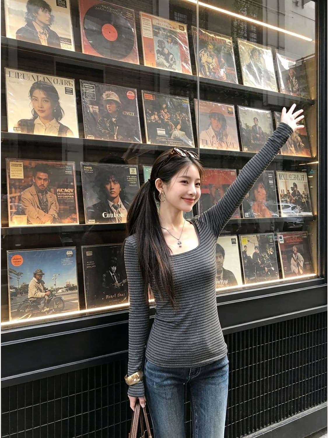 깊은 u 칼라 긴팔 티셔츠 여성 2026 년 여름과 가을 한 부서 부드러운 허리 수축 슬림해 보이는 다용도 스트라이프 디스플레이 몸 맨위