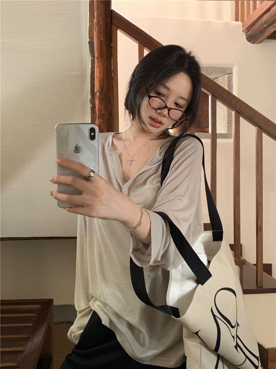 햇빛 플러시 원본 원단 시스루 얇은 스타일 V넥 긴팔 티셔츠 여성 봄 루즈핏 캐주얼 자외선 차단 블라우스 상세 이미지 22