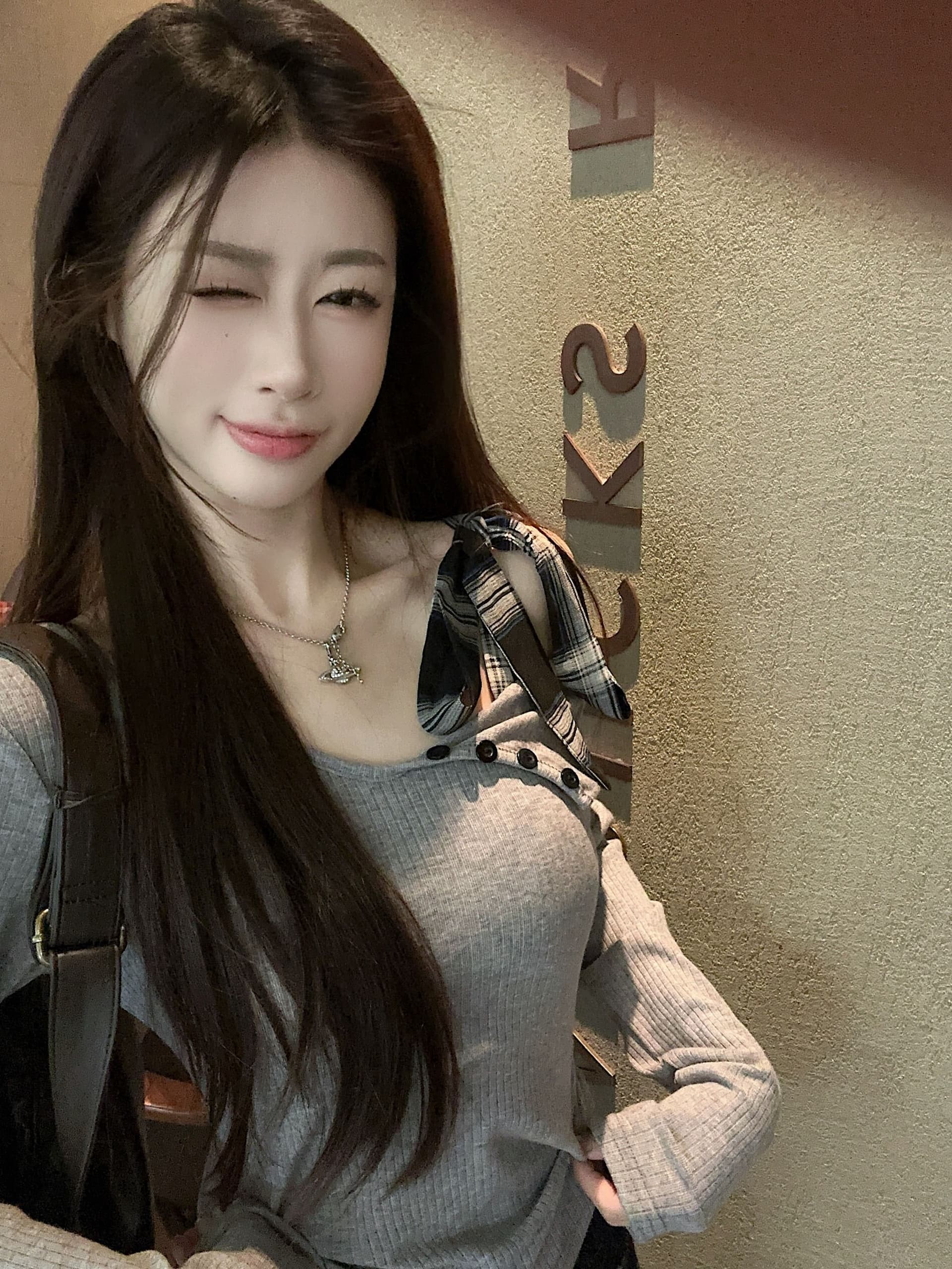 리브 오프숄더 회색 기본 셔츠 여성 의류 이른 가을 달콤한 핫걸 나비 매듭 오프숄더 인사이드 가져 가라. 쇼트 스타일 맨위 상세 이미지 6
