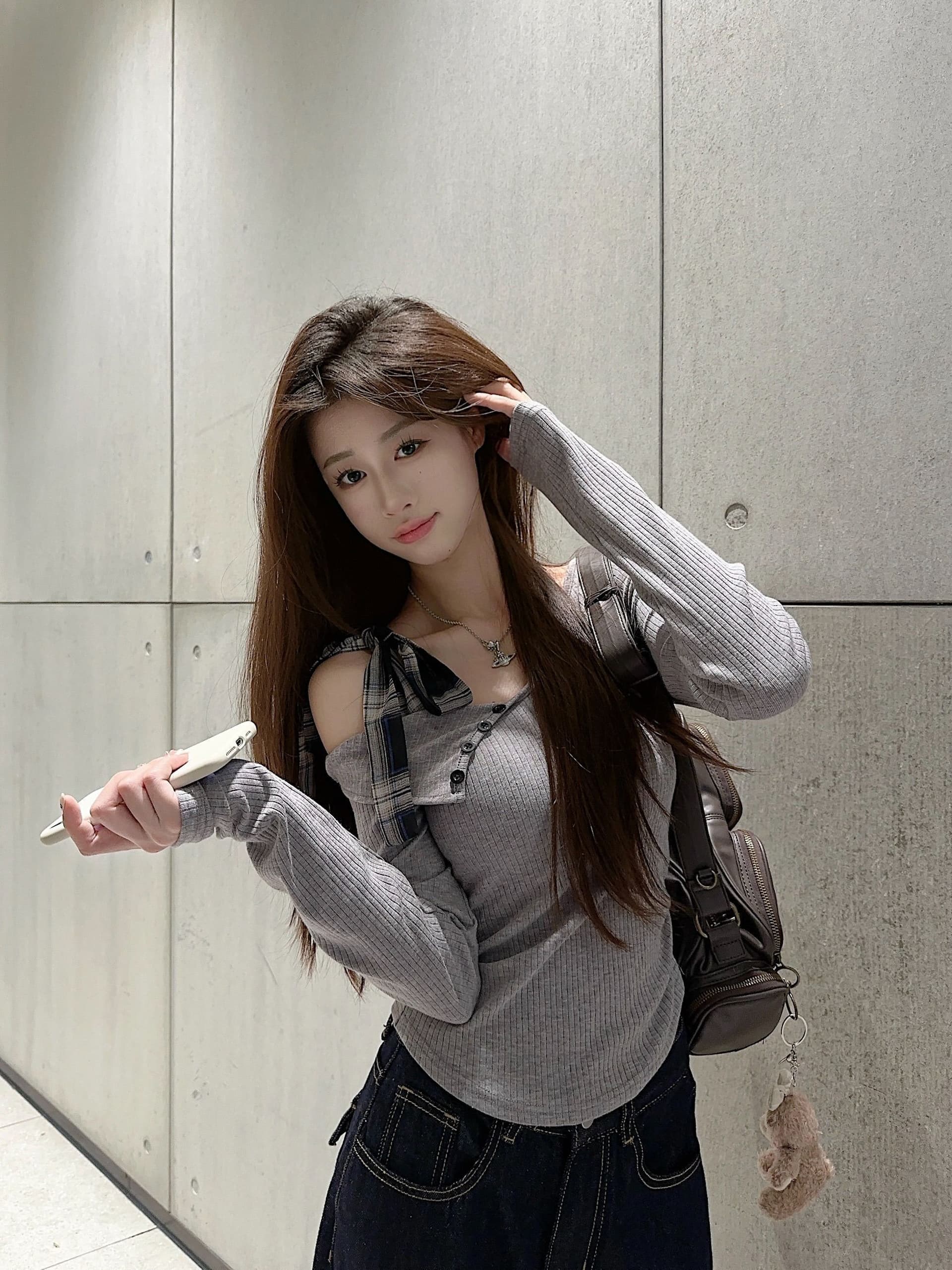리브 오프숄더 회색 기본 셔츠 여성 의류 이른 가을 달콤한 핫걸 나비 매듭 오프숄더 인사이드 가져 가라. 쇼트 스타일 맨위 상세 이미지 13