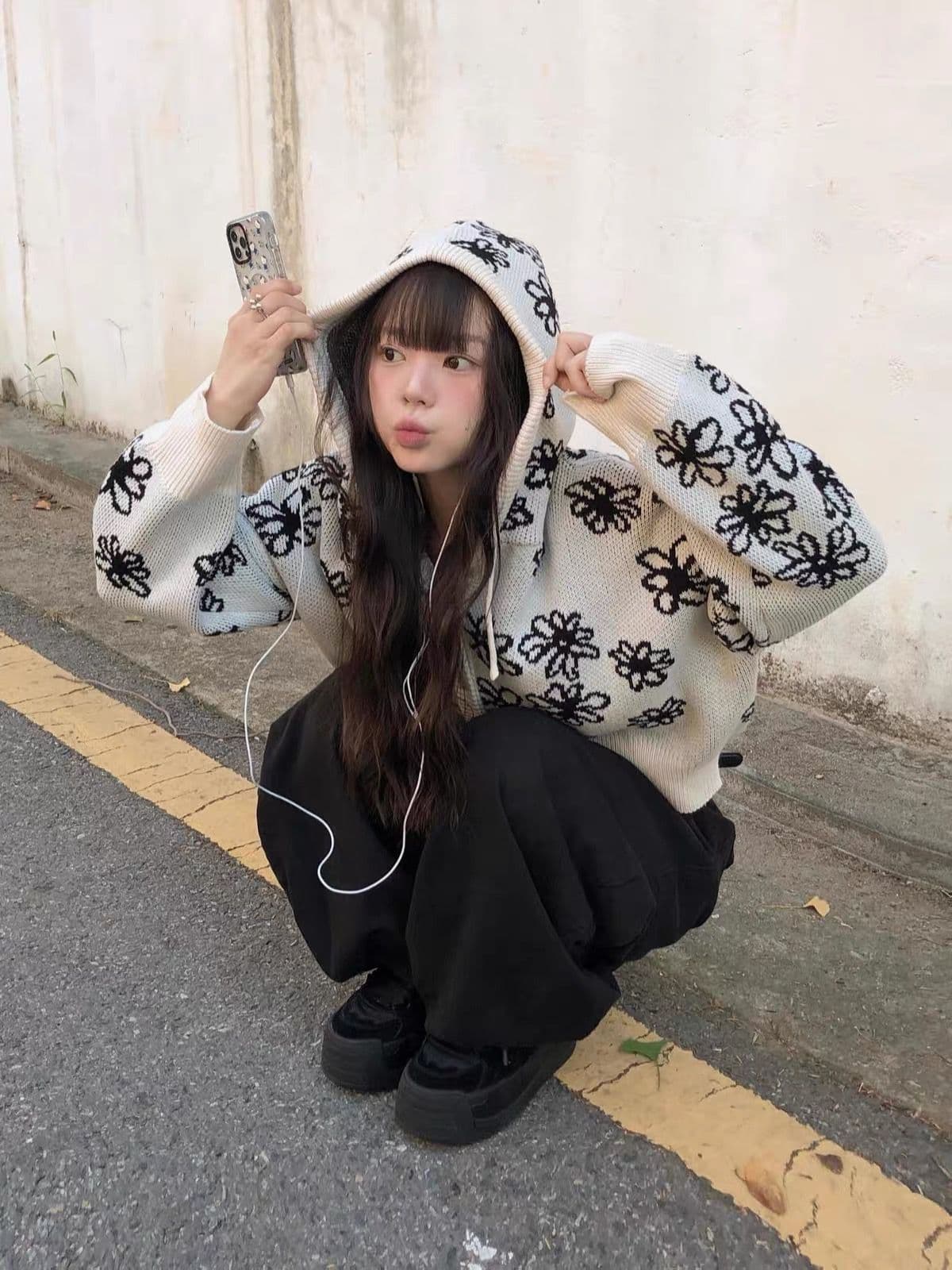 한국 chic 가을 새로운 작은 대중 디자인 센스 꽃 자카드 루즈핏 긴팔 후드 니트 오픈 가디건 여성 코트 상세 이미지 4
