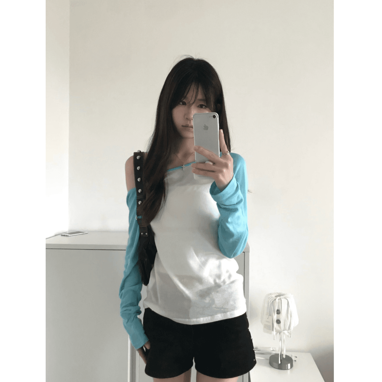 느긋한 레트로 감기 센스 패치워크 배색 자외선 차단 블라우스 여성 여름 얇은 스타일 마이크로 ~을 통해 몸매 가꾸기 긴팔 비스듬한 어깨 의류 이미지 2