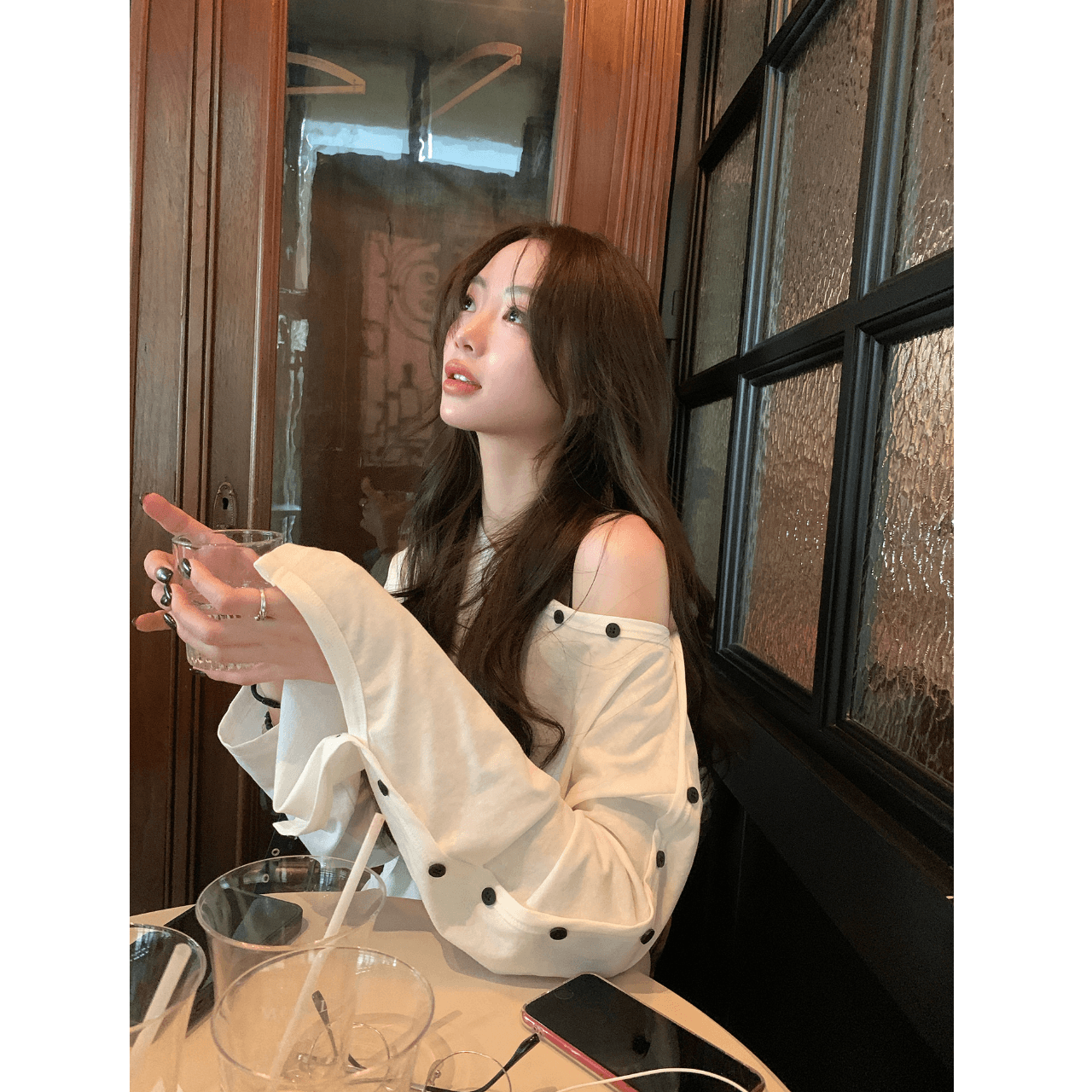 단추 오프숄더 티셔츠 여성 2026 이른 가을 얇은 스타일 작은 심장 기계 순수한 욕망 바람 긴팔 자외선 차단 비스듬한 어깨 작은 셔츠 이미지 4
