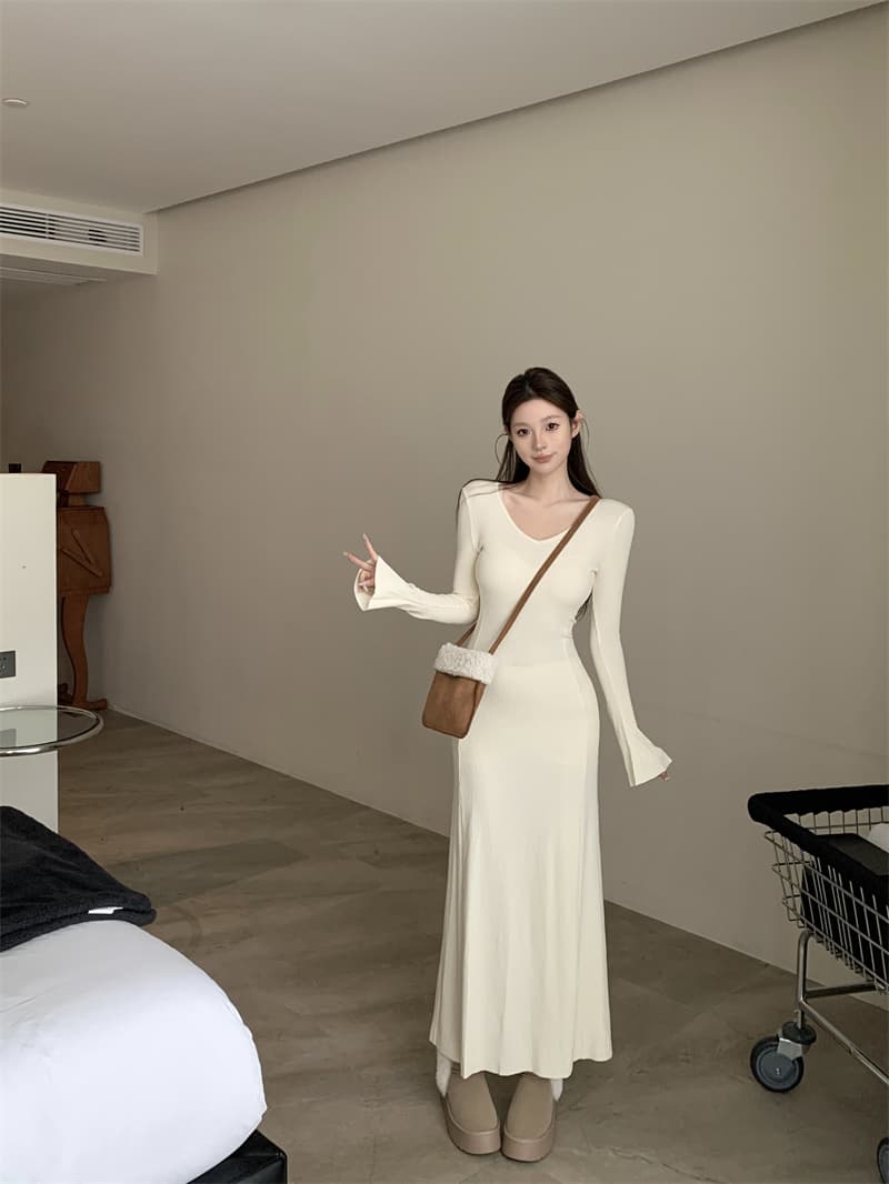 프랑스식 섹시함 핫걸 V넥 니트 여성 드레스 봄 새로운 몸매 가꾸기 슬림해 보이는 패션 품격 a 단어 길이 치마 상세 이미지 2