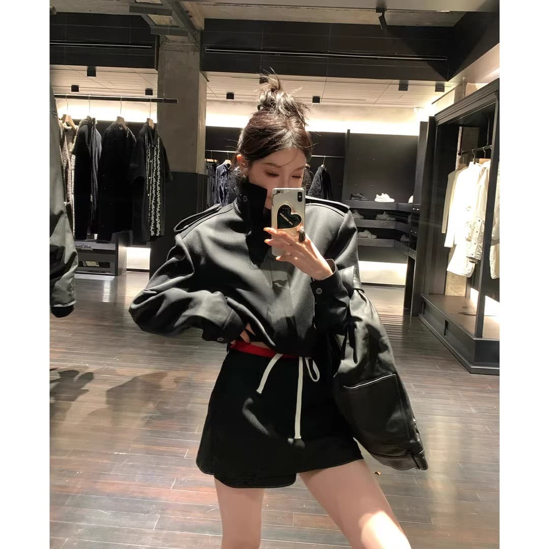 검정색 스탠드 칼라 넓은 어깨 여성 코트 가을 새로운 개성 단색 레트로 쇼트 스타일 캐주얼 다용도 재킷 맨위 트렌디 이미지 3