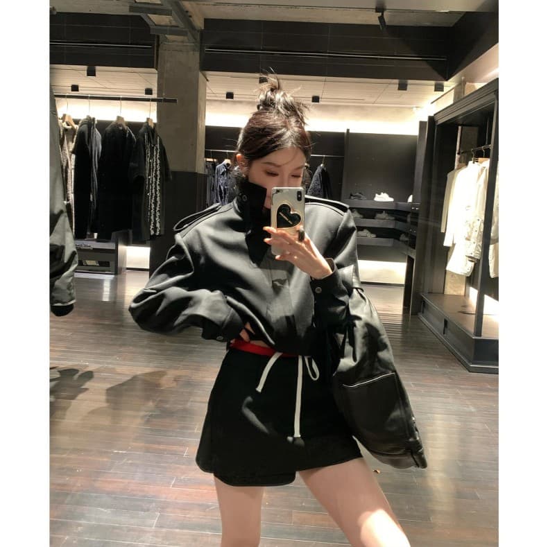 검정색 스탠드 칼라 넓은 어깨 여성 코트 가을 새로운 개성 단색 레트로 쇼트 스타일 캐주얼 다용도 재킷 맨위 트렌디 상세 이미지 5