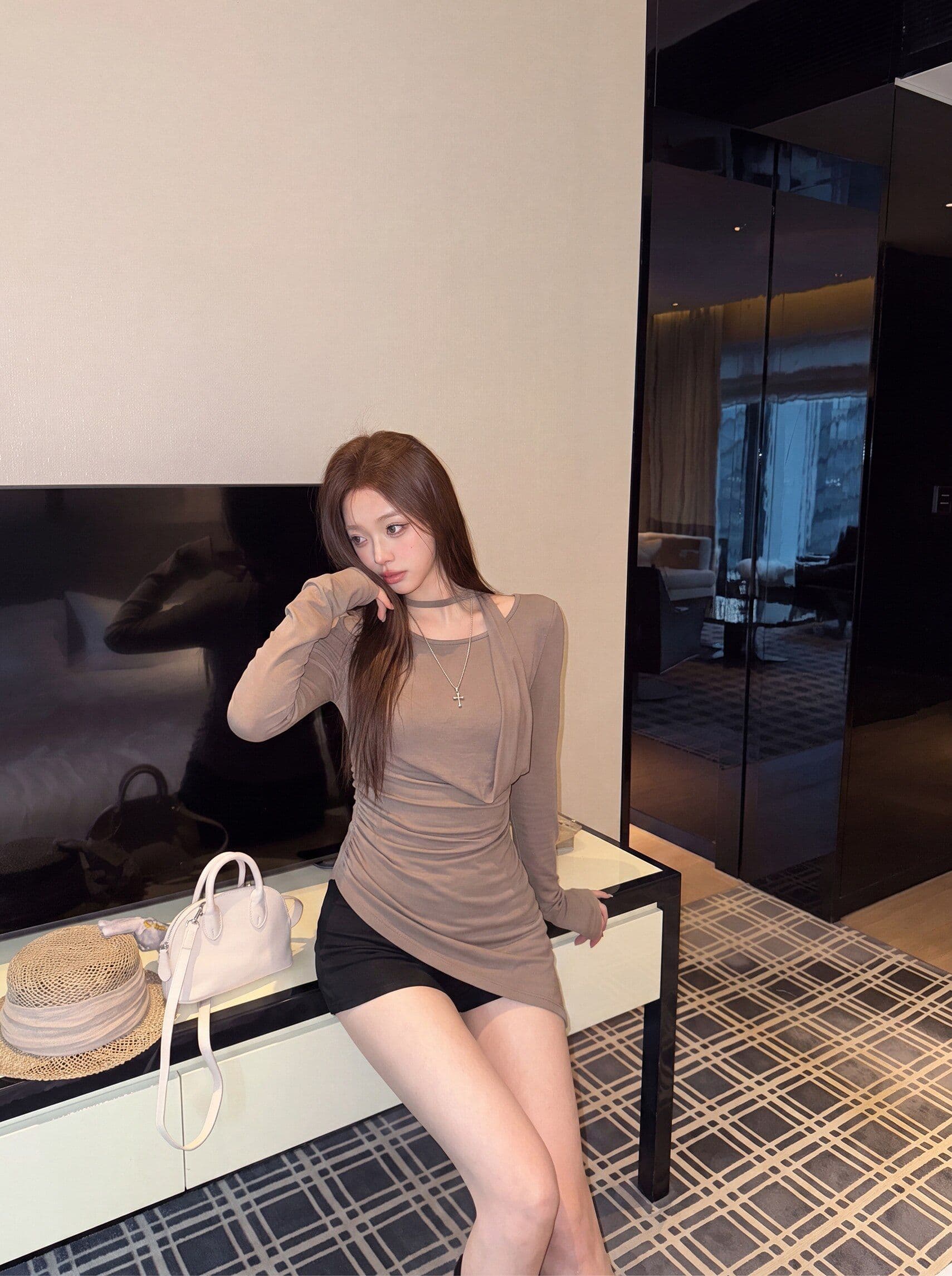 핫걸 바람 회색 주름 긴팔 티셔츠 여성 가을 몸매 가꾸기 슬림해 보이는 불규칙 Chic 맨위 한국 대외 무역 상세 이미지 4