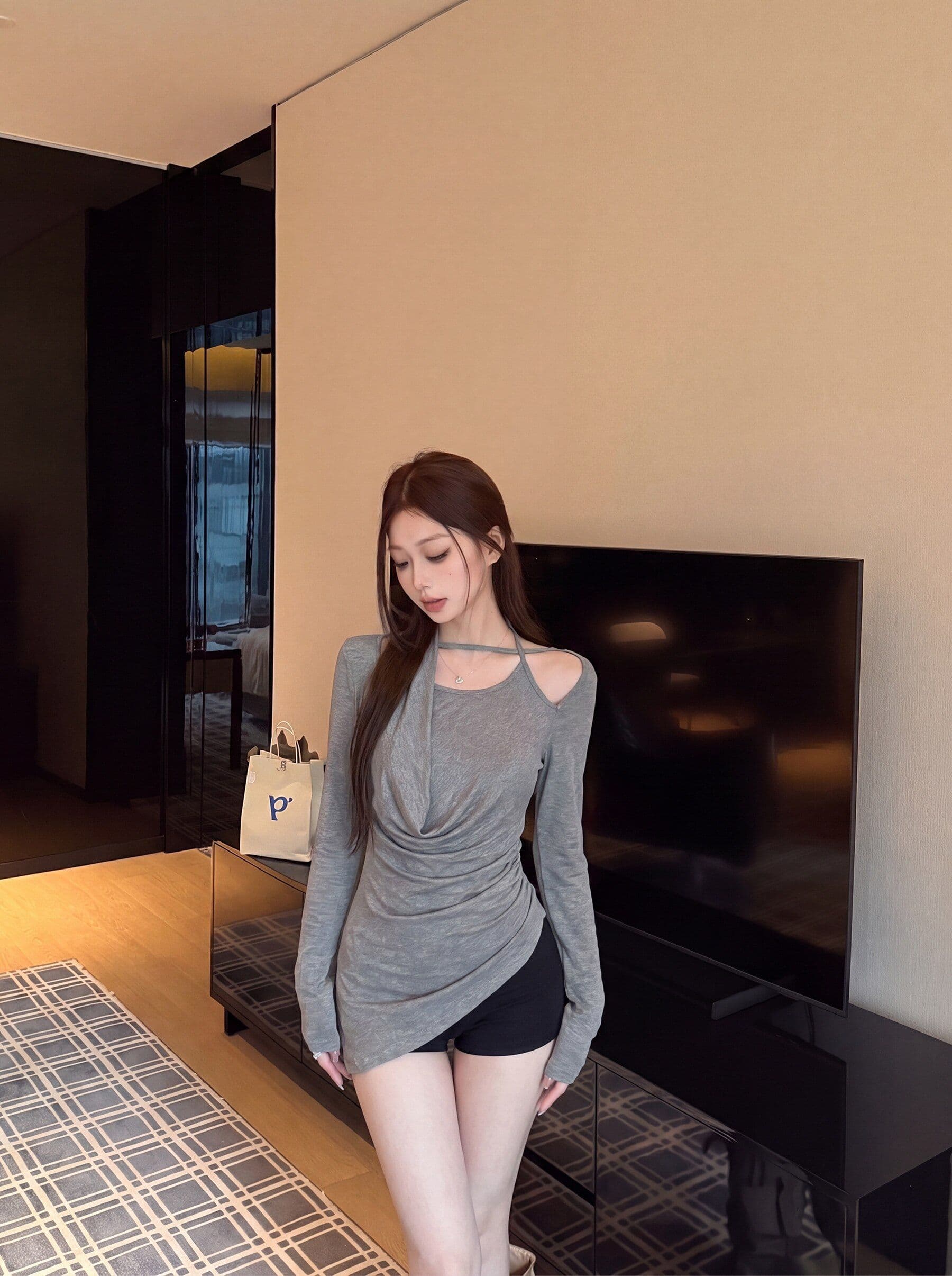 핫걸 바람 회색 주름 긴팔 티셔츠 여성 가을 몸매 가꾸기 슬림해 보이는 불규칙 Chic 맨위 한국 대외 무역 상세 이미지 7
