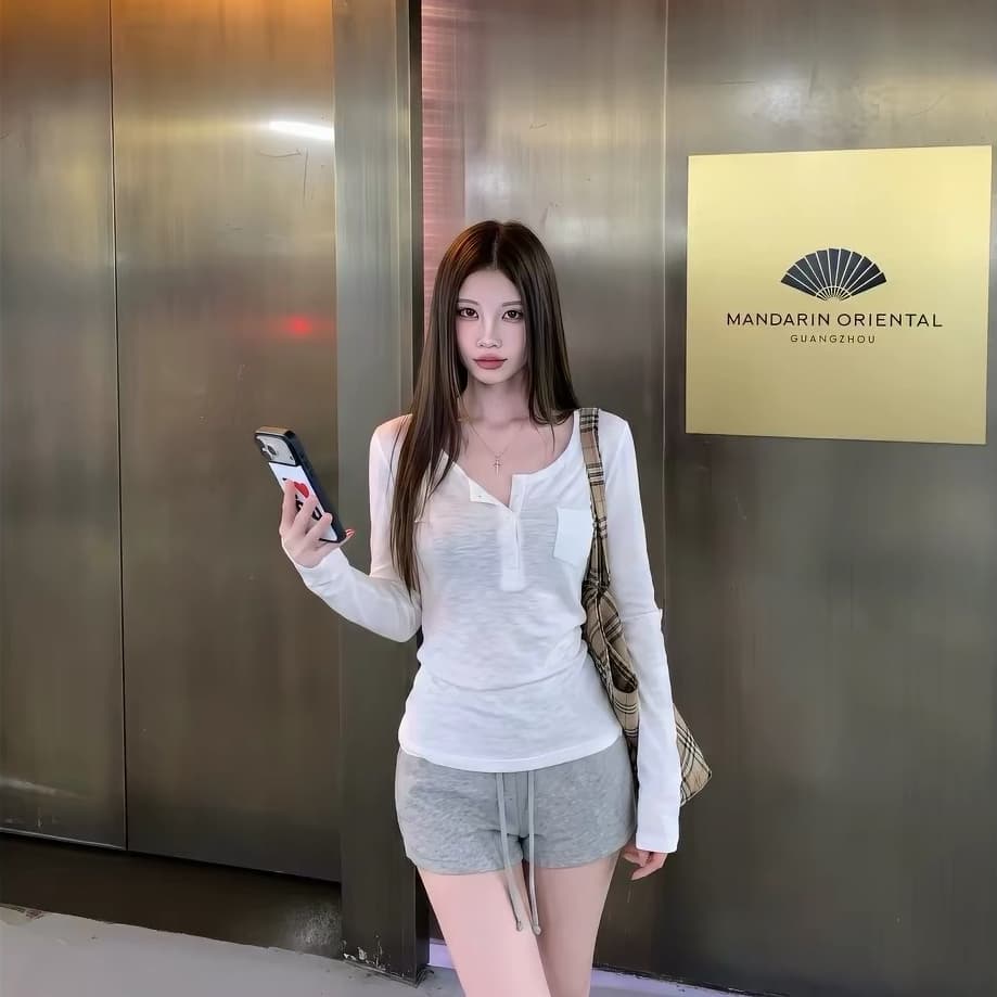 미니멀리즘 한 팬 헨리 칼라 긴팔 주머니 티셔츠 이른 가을 새로운 여성 몸매 가꾸기 슬림해 보이는 다용도 맨위 이미지 3