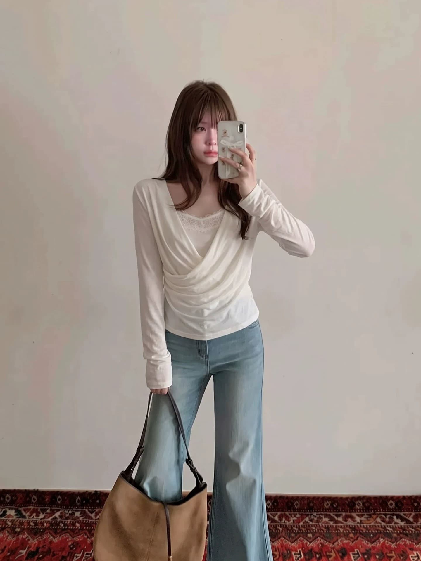 미니멀리즘 바람 흔들다 칼라 페이크 레이어드 레이스 조각 풀오버 작은 셔츠 여성 가을 새로운 핫걸 몸매 가꾸기 화이트 긴팔 맨위 상세 이미지 8