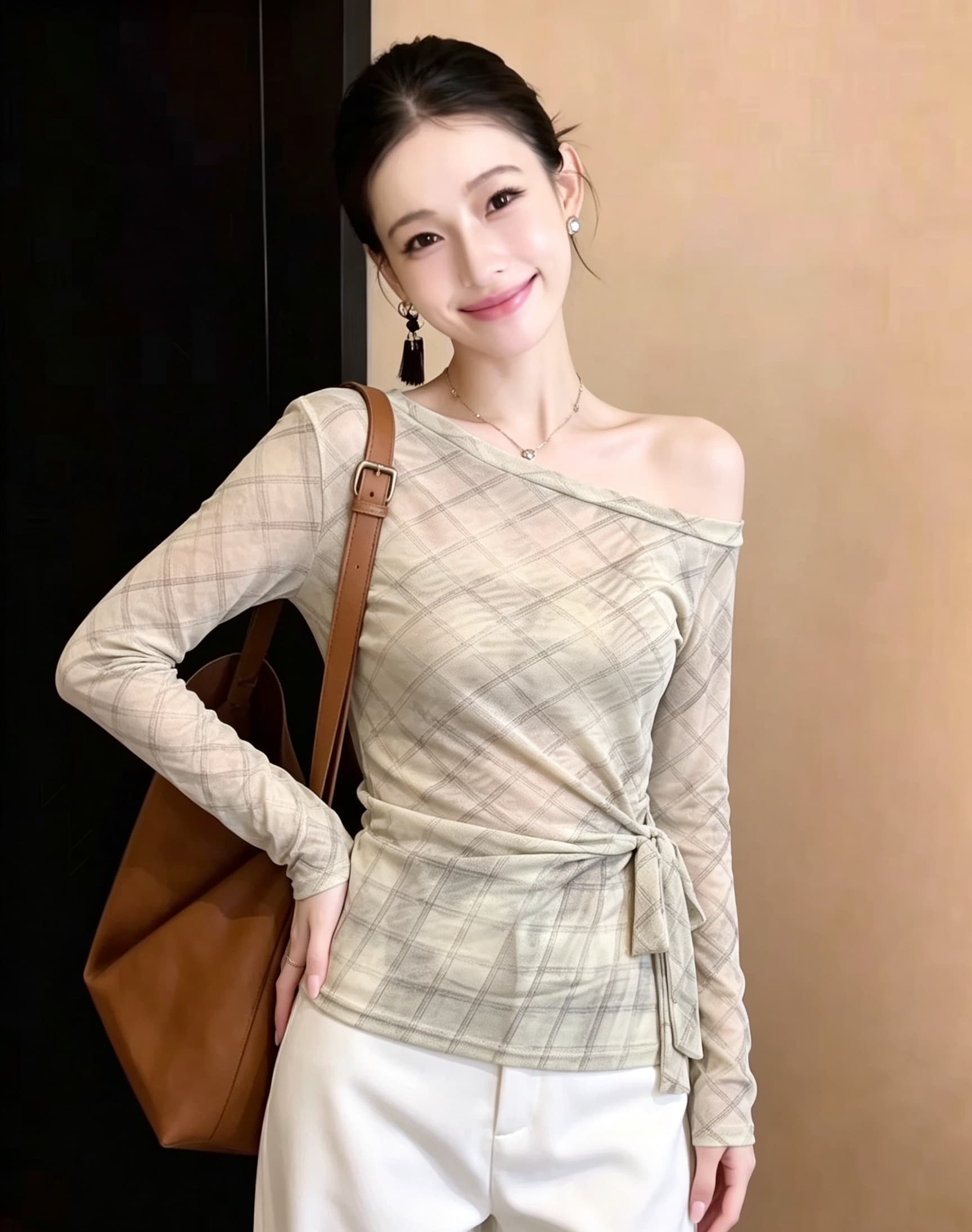 한 부서 불규칙 비스듬한 칼라 오프숄더 체크무늬 긴팔 티셔츠 여성 가을 2026 허리 수축 스트랩 슬림해 보이는 품격 맨위 이미지 3
