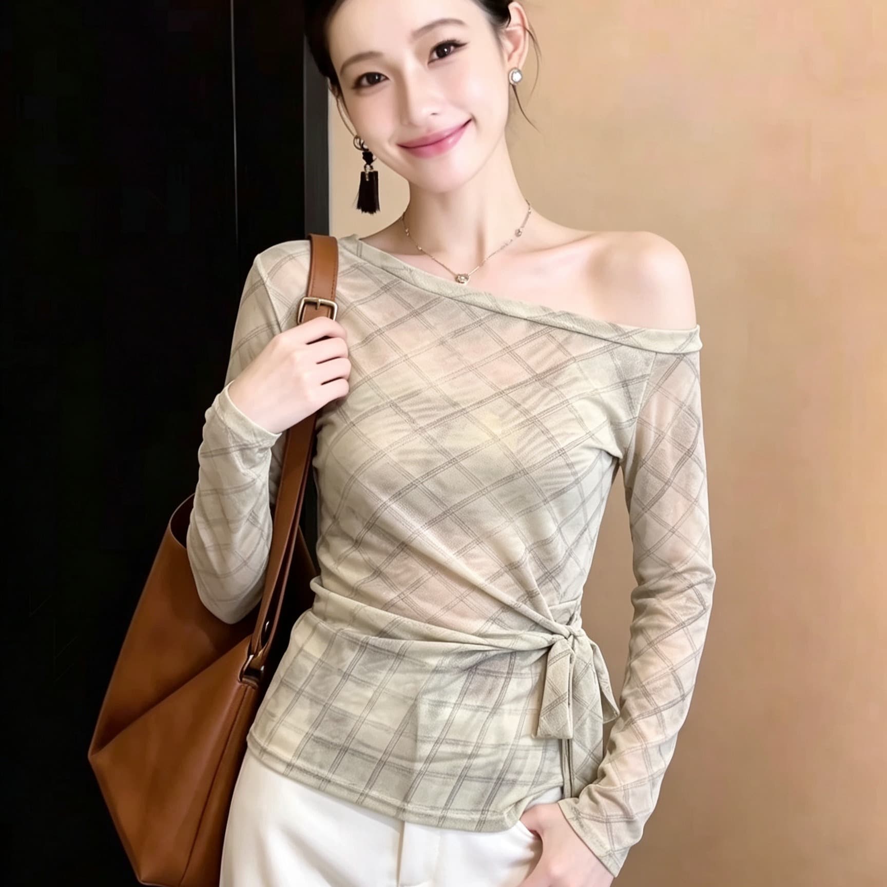 한 부서 불규칙 비스듬한 칼라 오프숄더 체크무늬 긴팔 티셔츠 여성 가을 2026 허리 수축 스트랩 슬림해 보이는 품격 맨위 이미지 5
