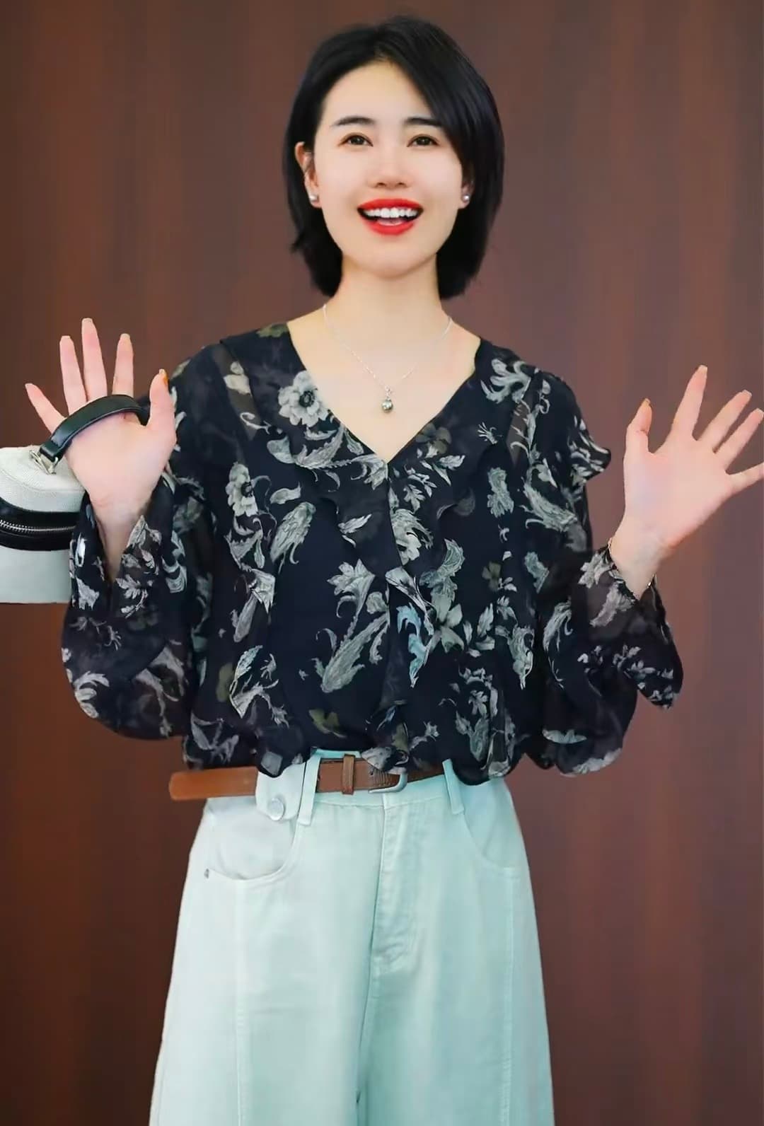 동백 나무 프랑스식 느긋한 바람 프린트 여성 셔츠 우아함 프릴 슬림해 보이는 맨위 이미지 4