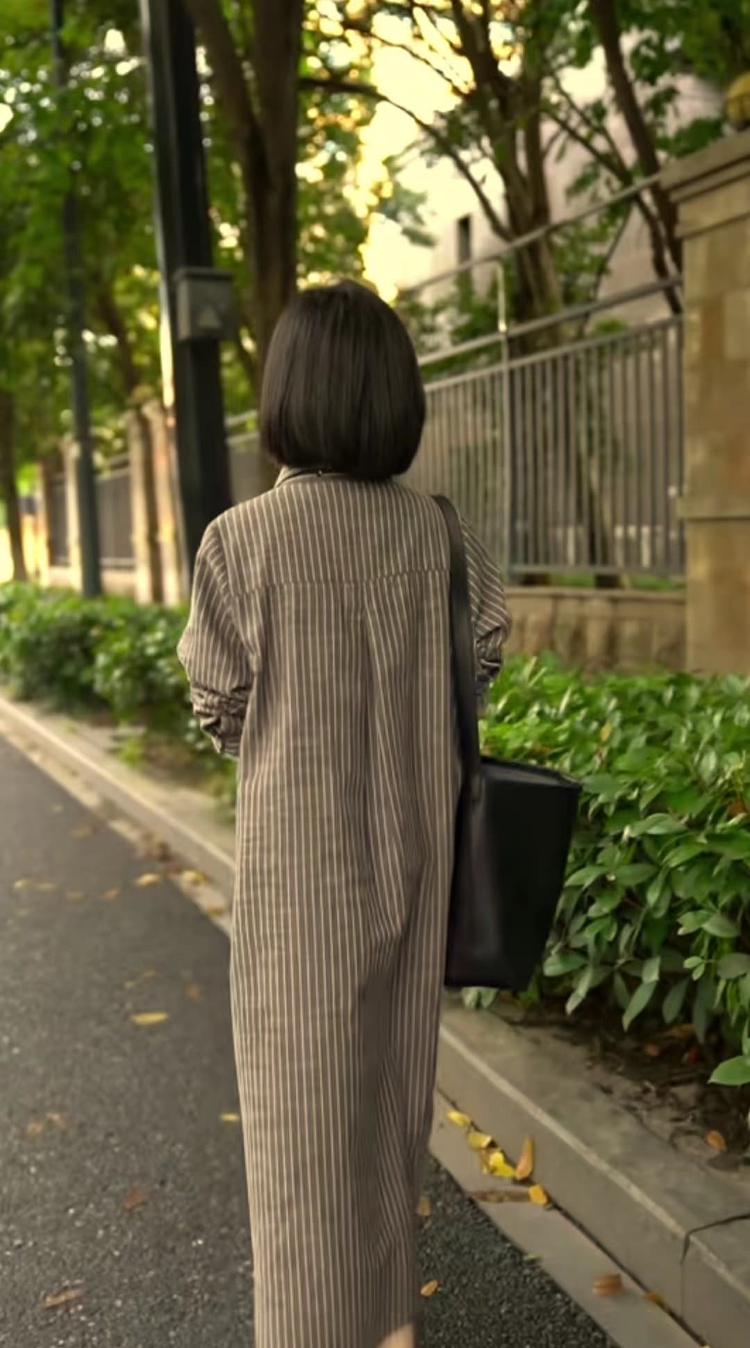 가을 겨울 새로운 패션 캐주얼 빛 럭셔리 폴로 칼라 스트라이프 슬림해 보이는 품격 가을 여성 드레스 이미지 3
