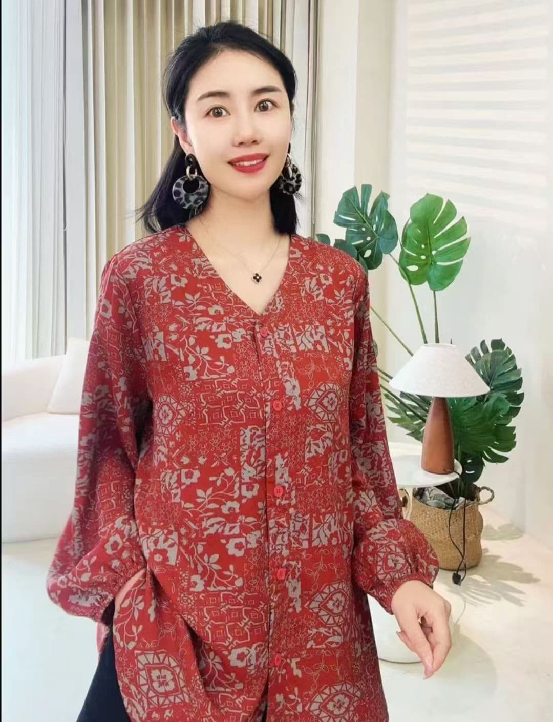 새로운 디자인 센스 프린트 슬림해 보이는 품격 얇은 스타일 작은 셔츠 여성 패션 루즈핏 긴팔 캐주얼 꽃무늬 맨위 상세 이미지 1
