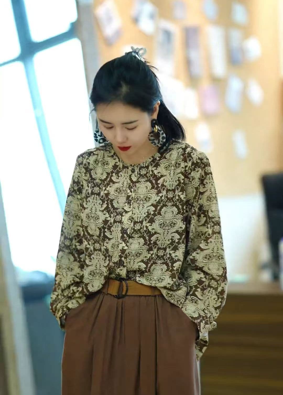 패션 라운드 넥 긴팔 디자인 센스 프린트 여성 셔츠 빅 사이즈 루즈핏 슬림해 보이는 다용도 맨위 이미지 5