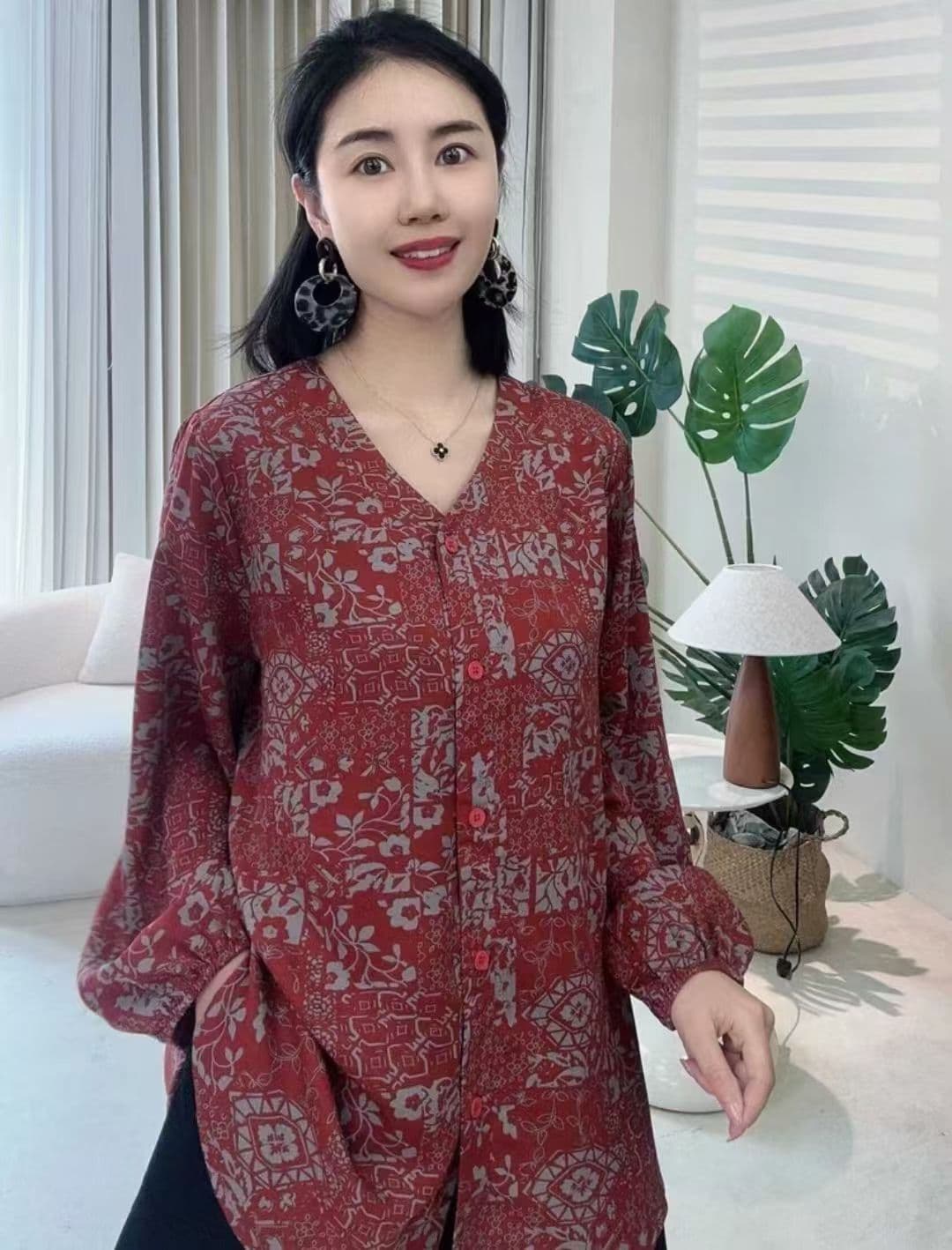 새로운 디자인 센스 프린트 슬림해 보이는 품격 얇은 스타일 작은 셔츠 여성 패션 루즈핏 긴팔 캐주얼 꽃무늬 맨위 이미지 5